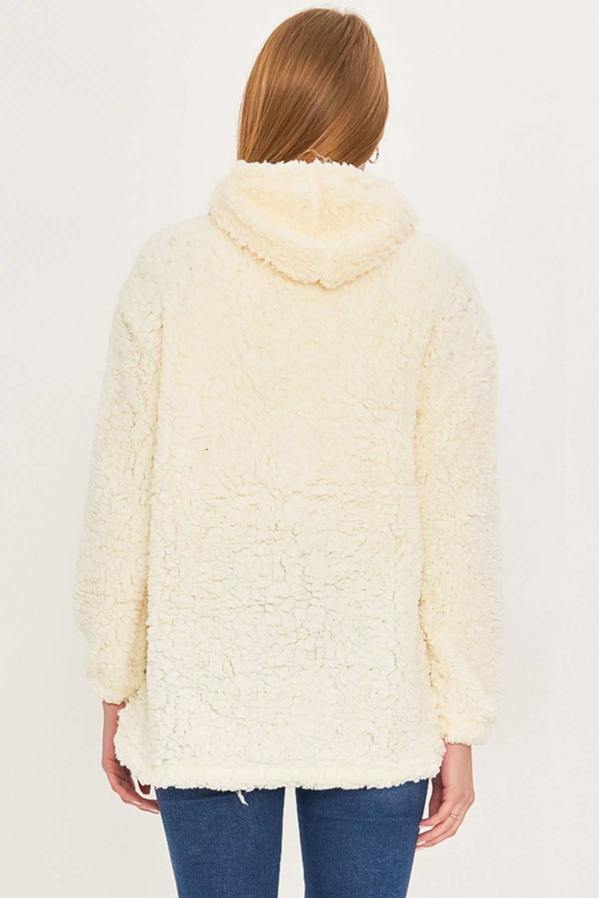 Kadın Ekru Kapüşonlu Cep Kapaklı Peluş Sweatshirt ARM-25K001090