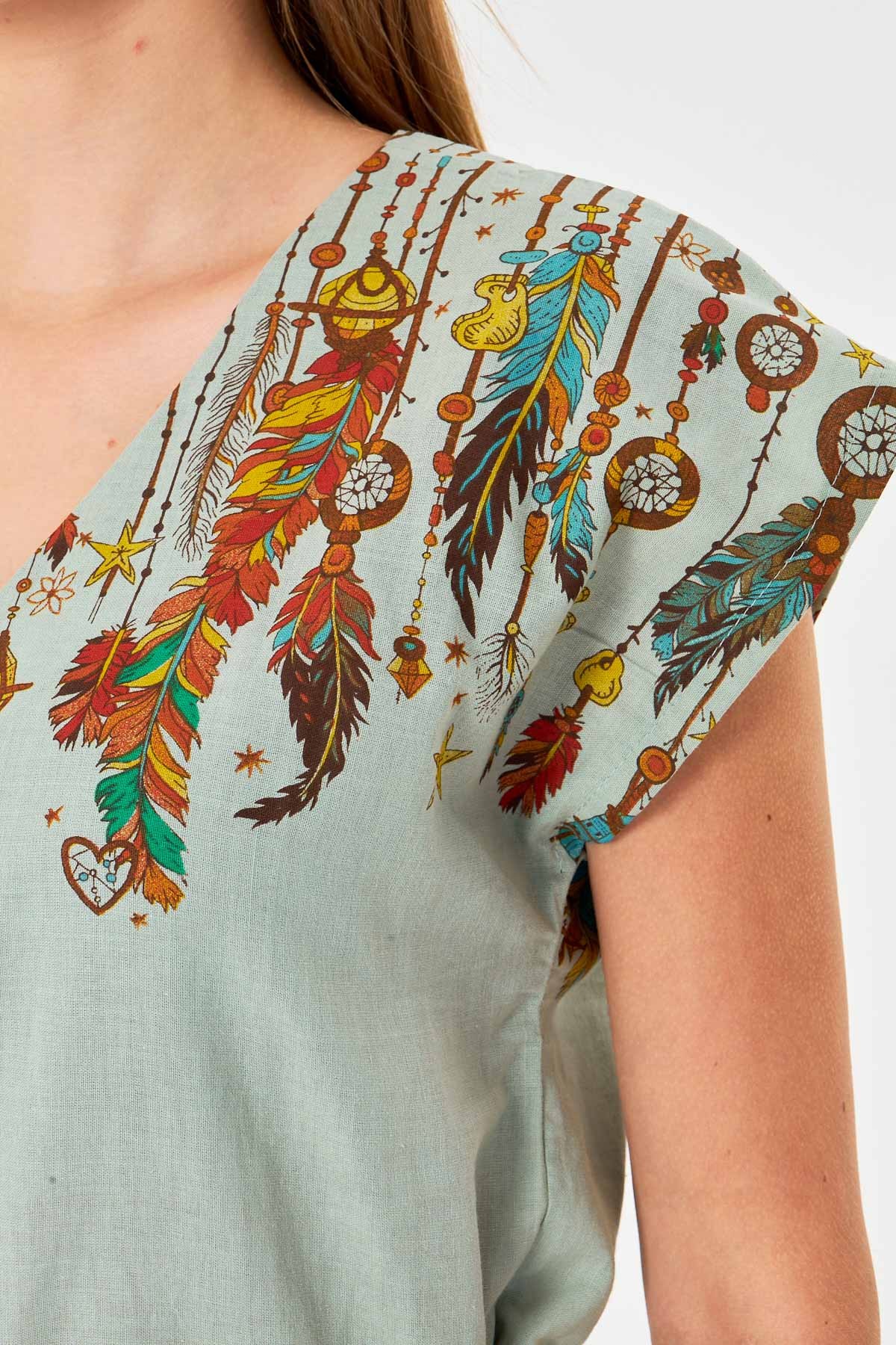 Kadın Mint V Yaka Baskılı Bluz ARM-25Y001086