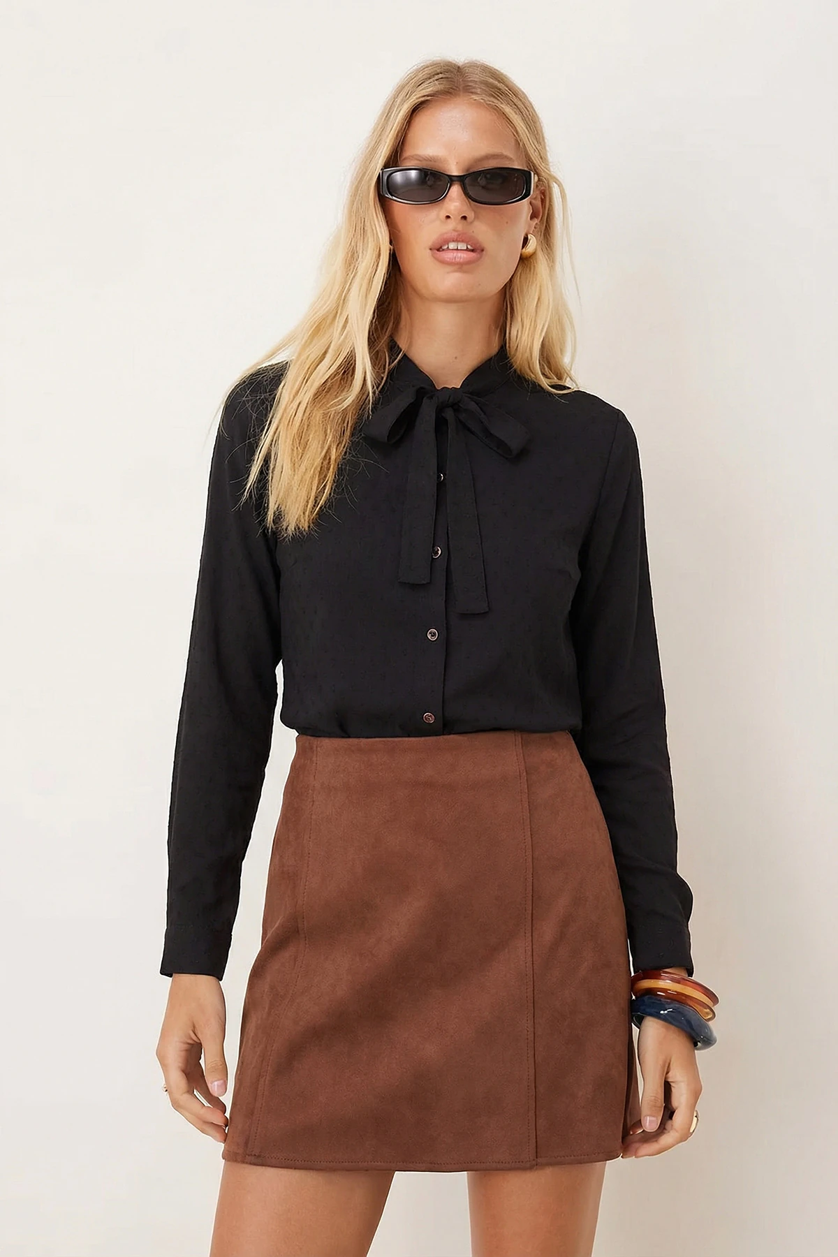 Kadın Siyah Yakası Bağlamalı Desenli Gömlek Arm-20K001150