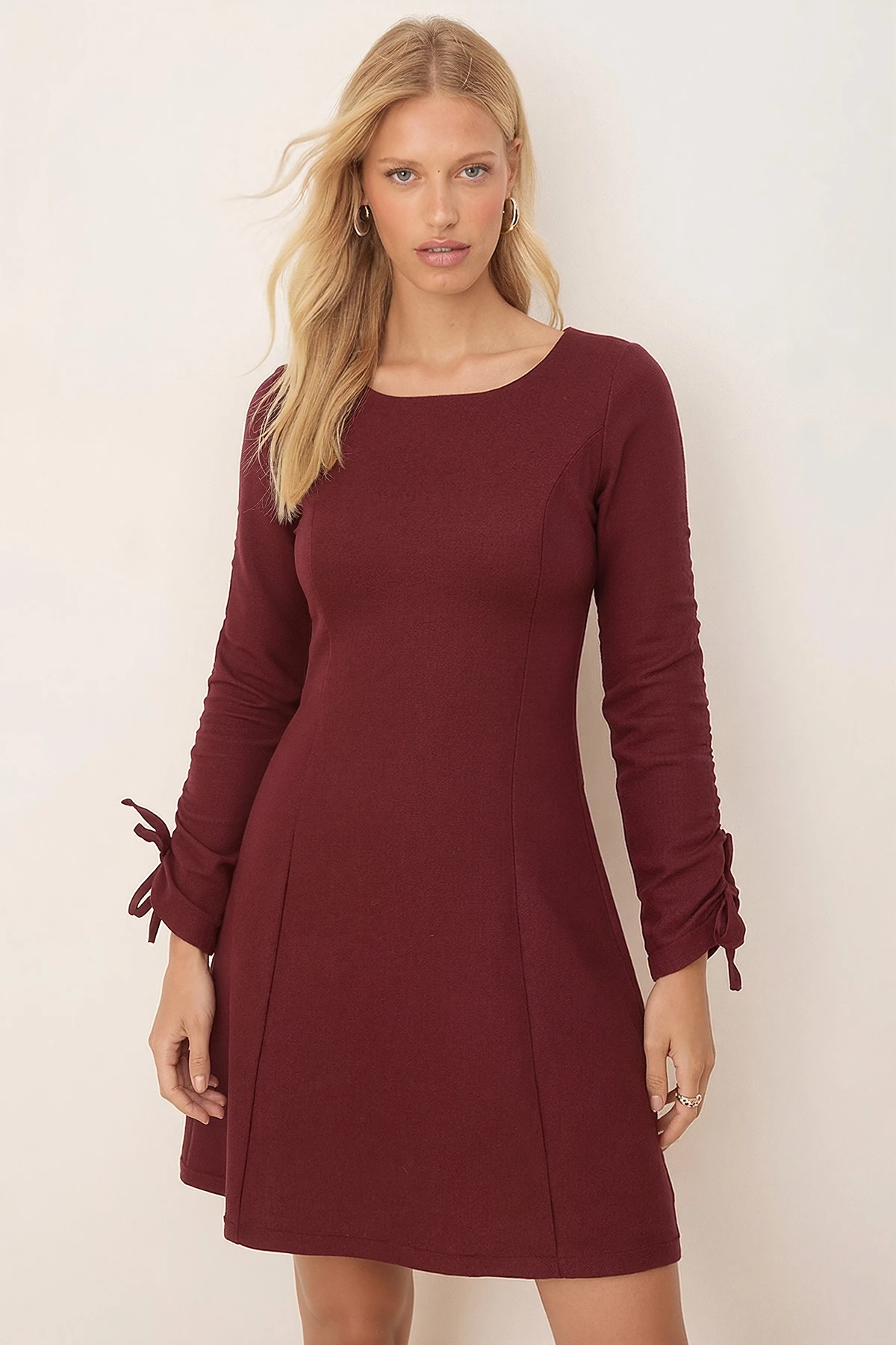 Kadın Bordo Sıfır Yaka Kolları Büzgülü Kulplu Uzun Kol Elbise ARM-26K001033