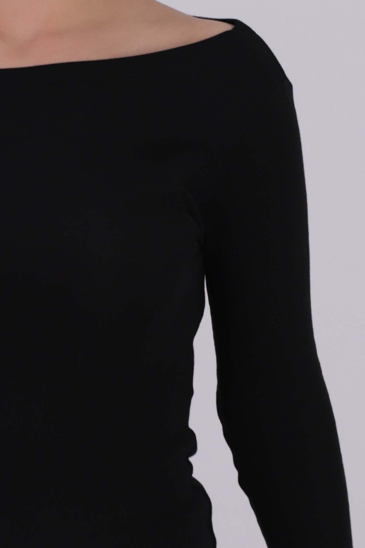 Kadın Siyah Kayık Yaka Uzun Kol Body ARM-26K135013