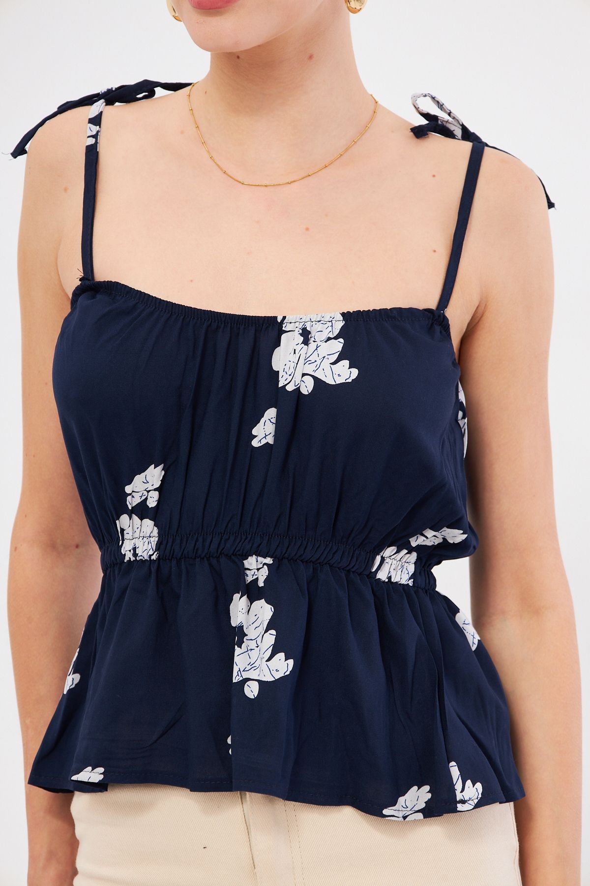 Kadın Lacivert Desenli Beli Lastikli Askıları Bağlama Detaylı Straplez Crop Bluz ARM-24Y001116
