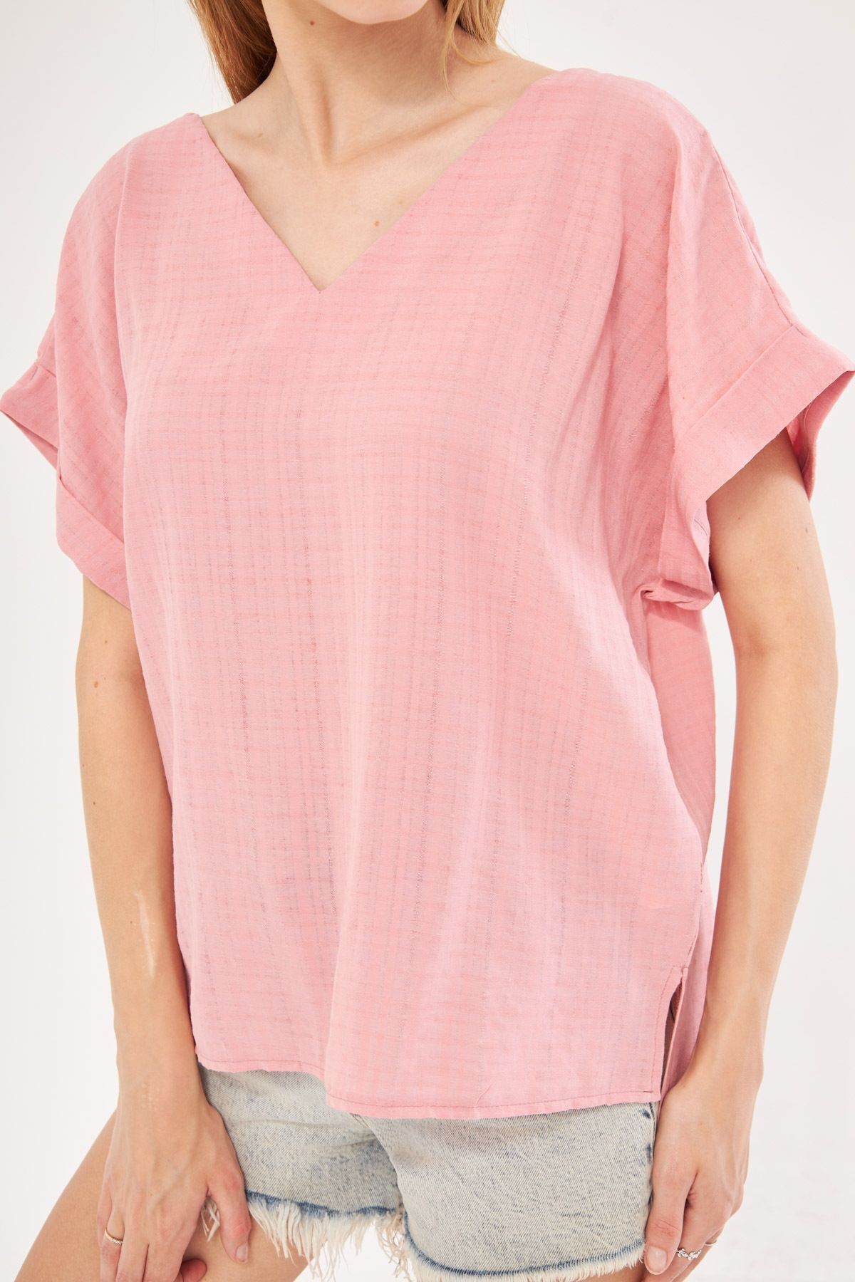 Kadın Gül Kurusu V Yaka Yanları Yırtmaçlı Arkası Uzun Duble Kol Detaylı Oversize Bluz ARM-24Y001074