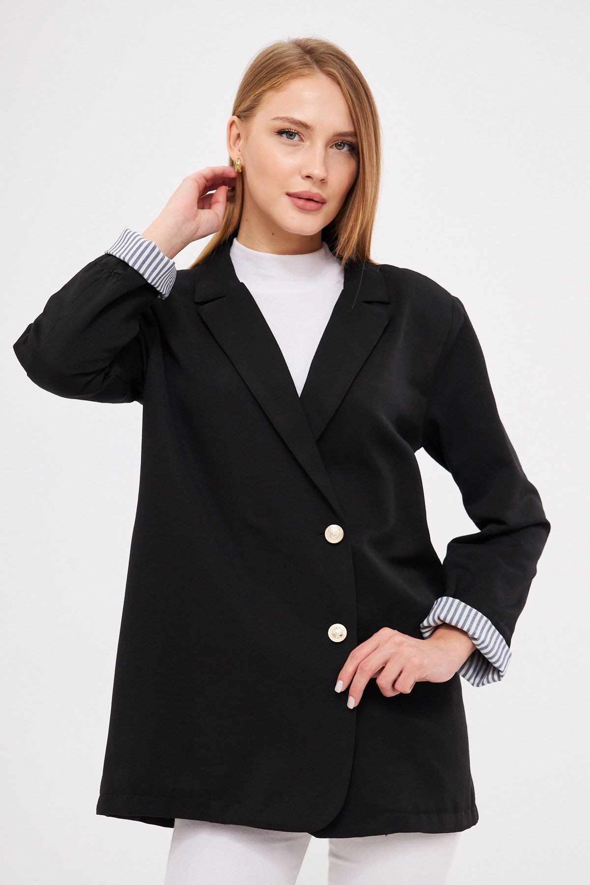Kadın Siyah Kruvaze Yaka Kolu Katlama Detaylı Oversize Vatkalı Blazer Ceket ARM-25K001015