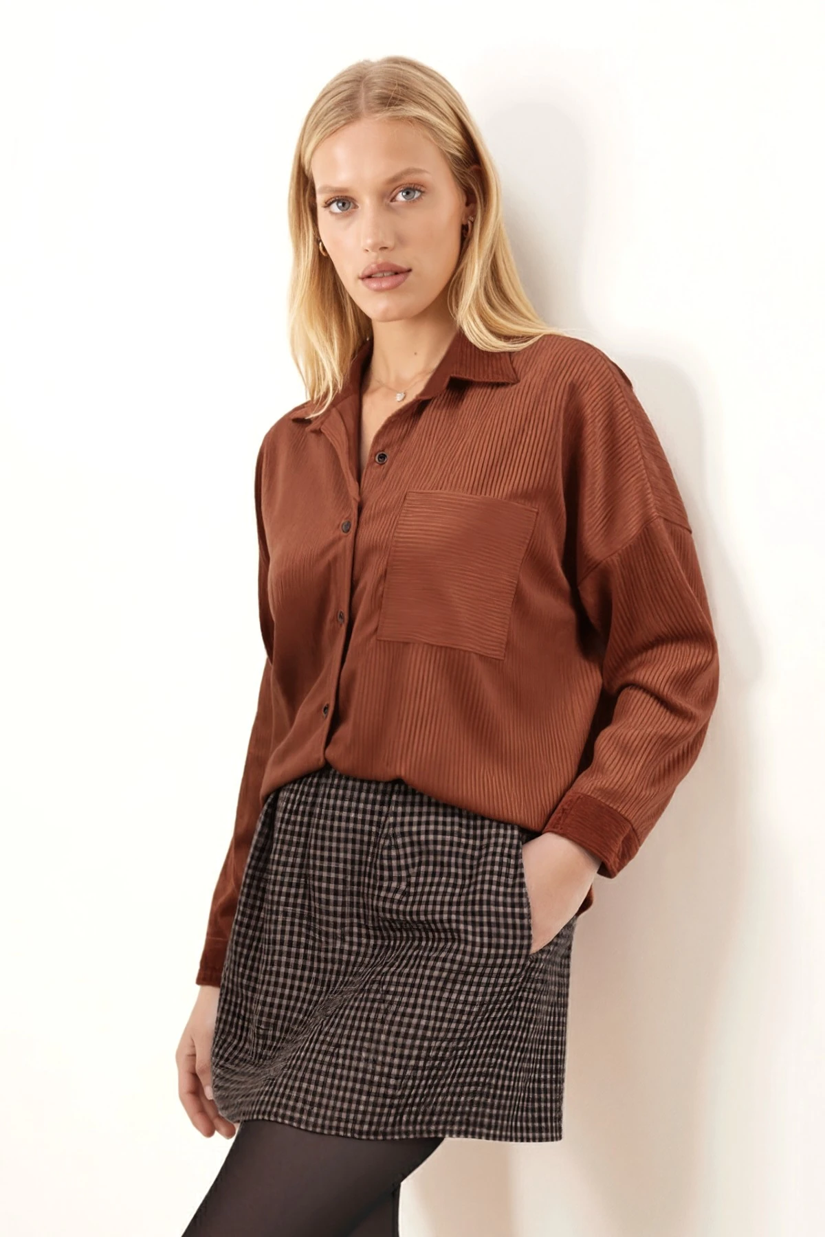 Kadın Taba Cepli Oversize İnce Fitilli Kadife Gömlek ARM-24K001076