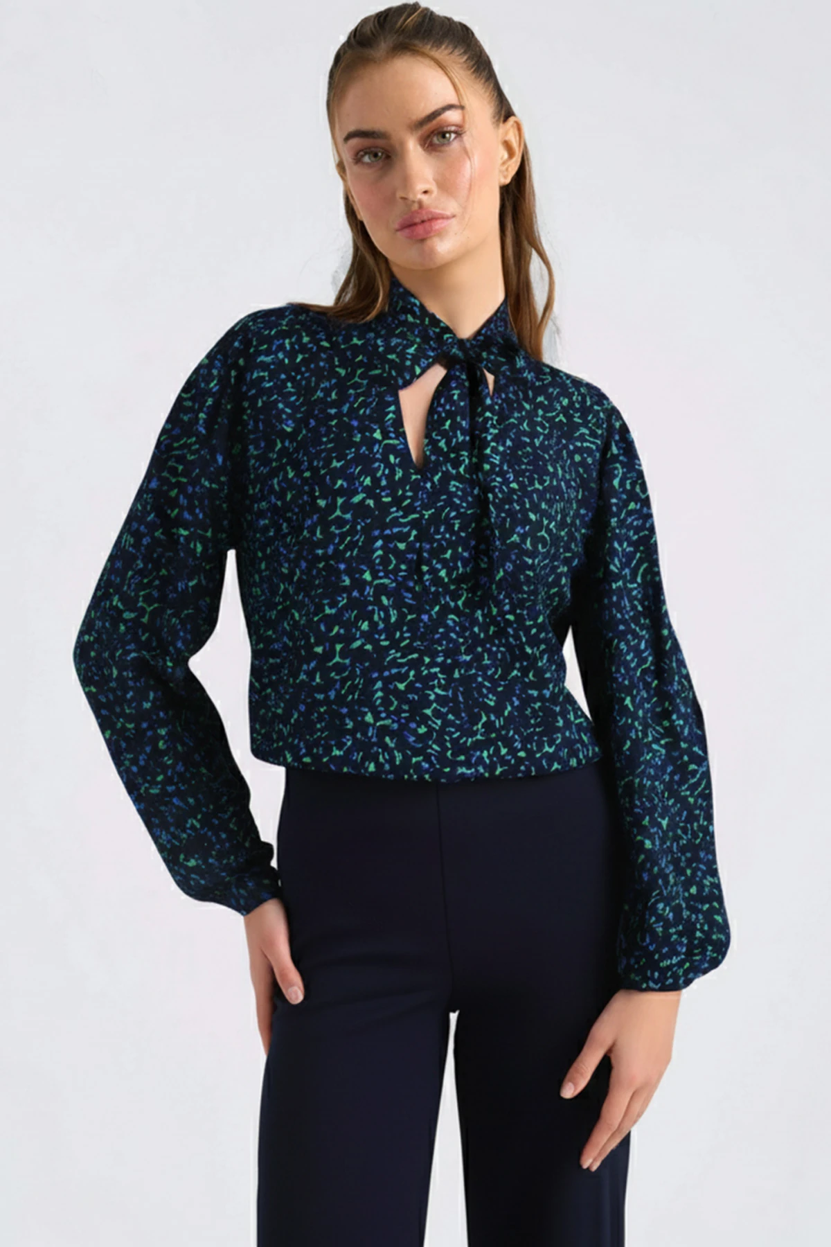 Kadın Yeşil-Mavi Yakası Bağlamalı Kolu Lastikli Bluz ARM-25K001096