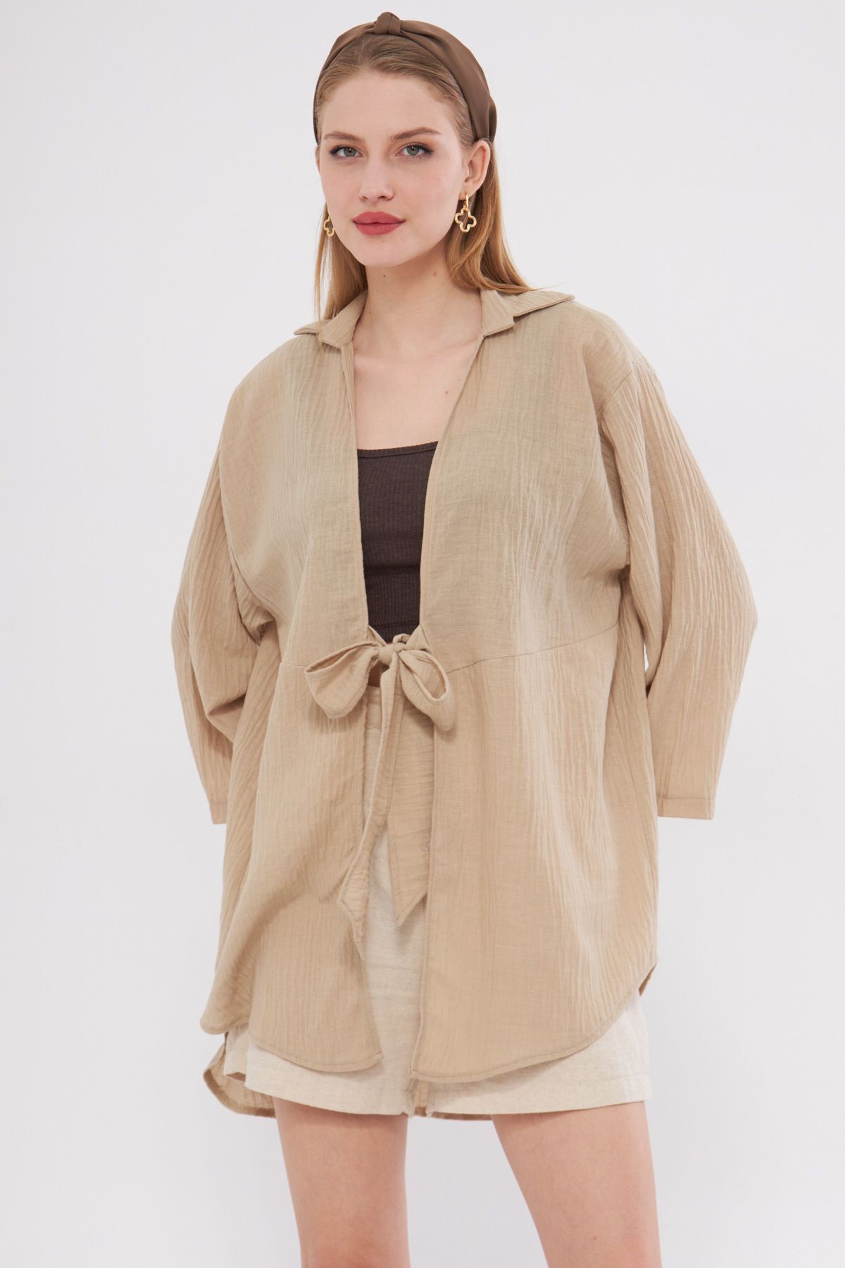 Kadın Bej Keten Görünümlü Önden Bağlamalı Kimono Gömlek ARM-24Y001063