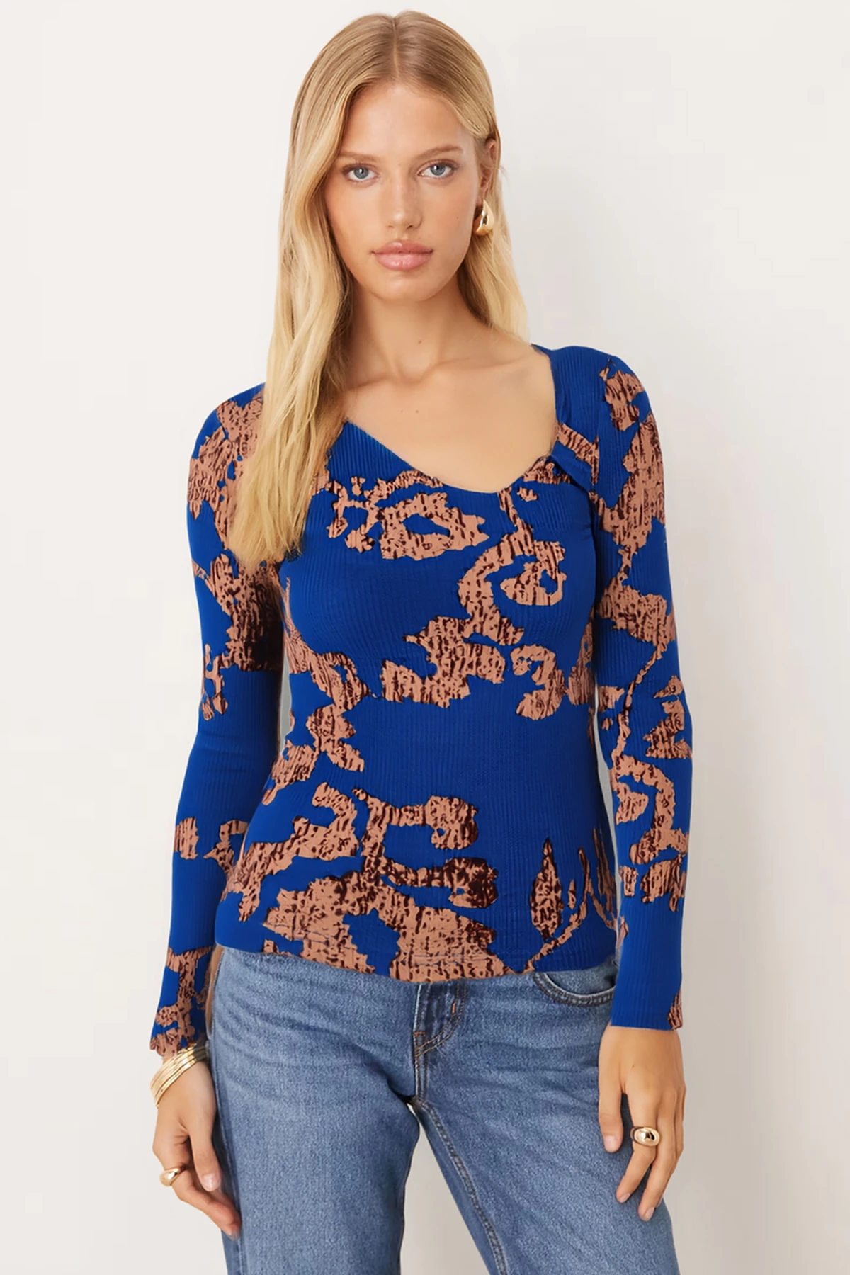 Kadın Mavi-Bej Asimetrik Yaka Detaylı Bluz ARM-26K001046