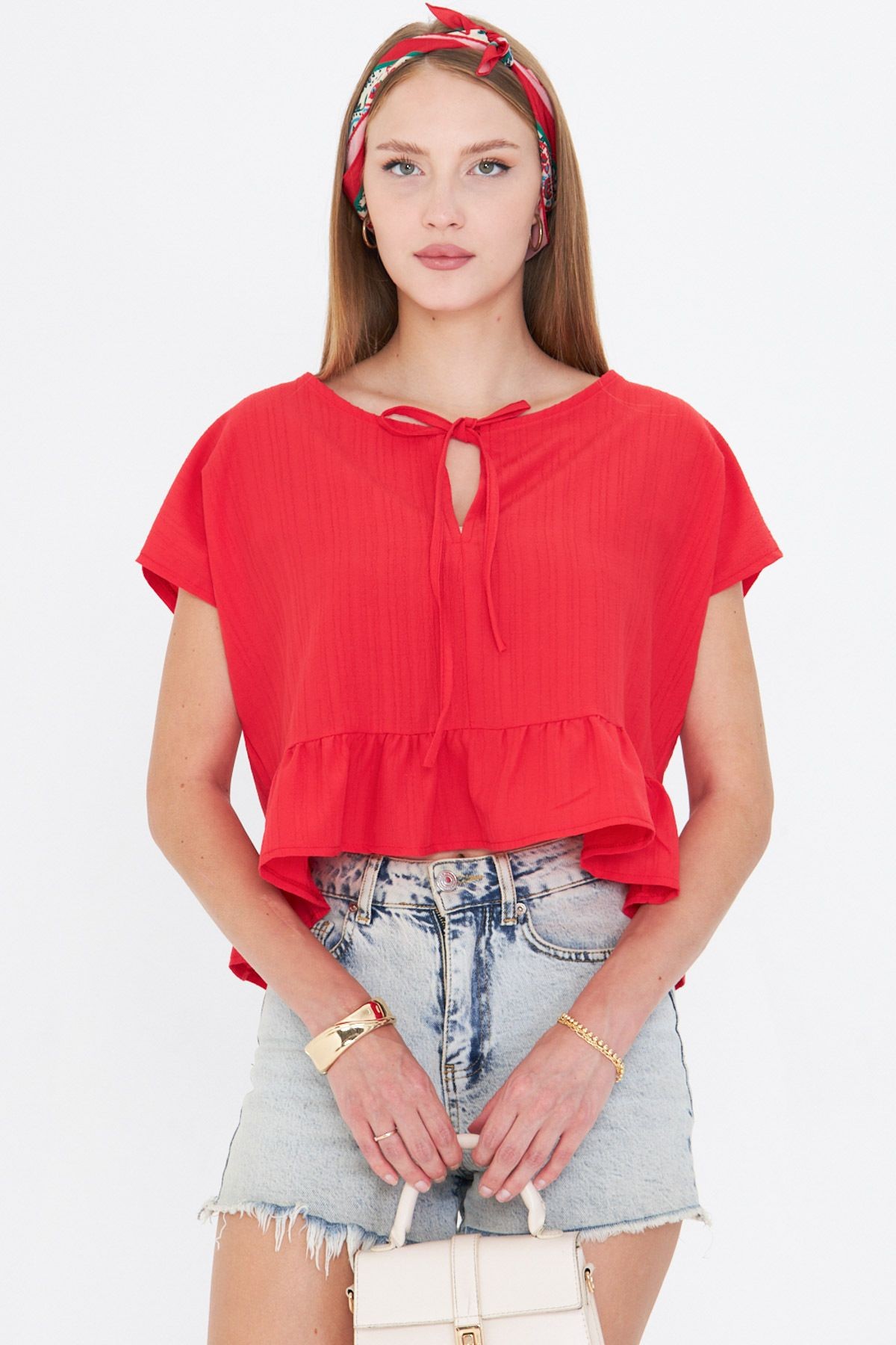 Kadın Açık Kırmızı Yarasa Kol Yakası Bağlamalı Eteği Fırfırlı Oversize Crop Bluz ARM-24Y001088