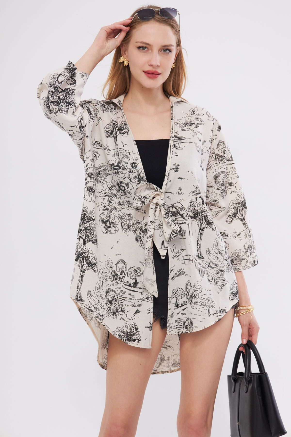 Kadın Siyah-Ekru Desenli Keten Görünümlü Önden Bağlamalı Kimono Gömlek ARM-24Y001079