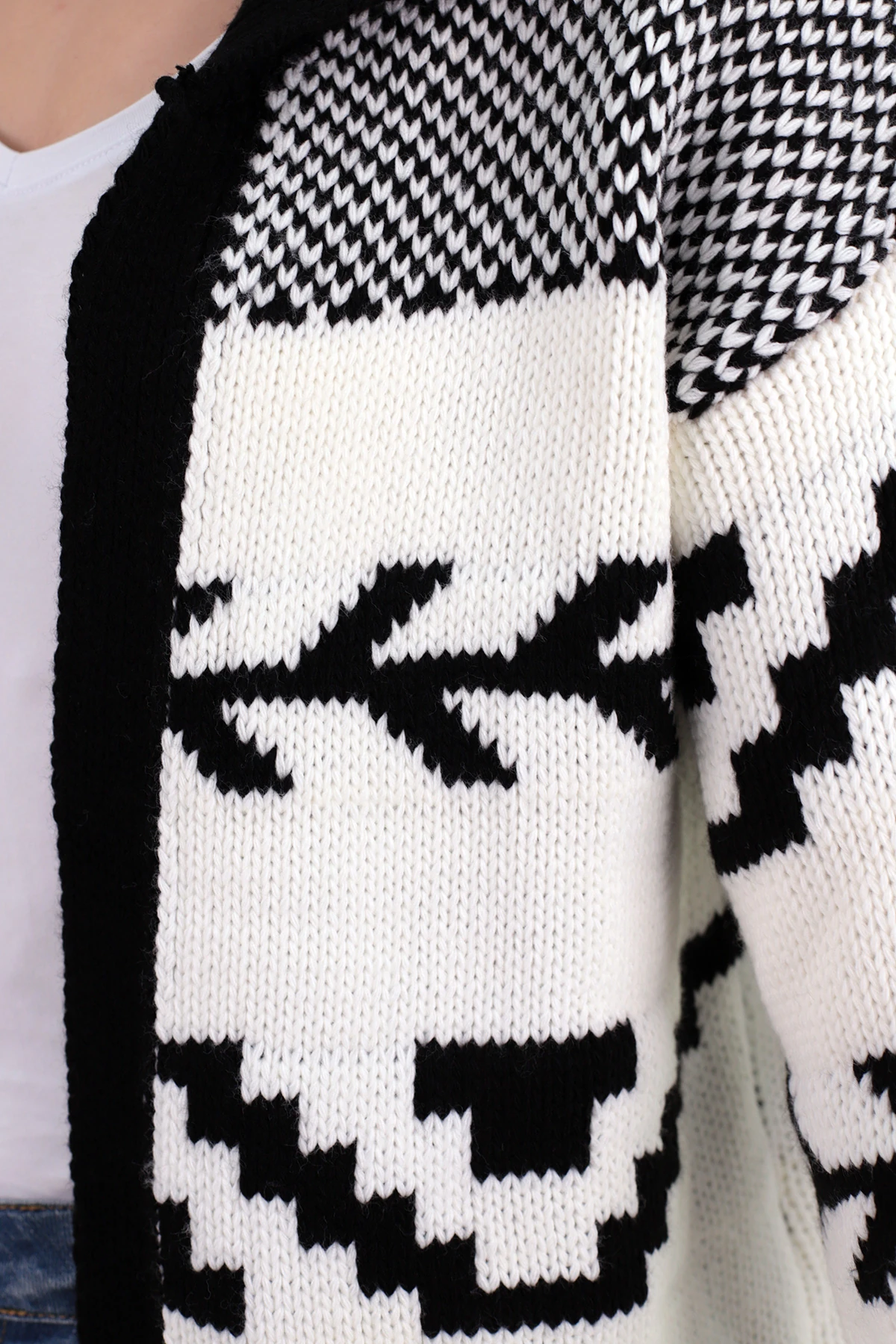 Kadın Siyah Desenli Triko Hırka ARM-26K136076