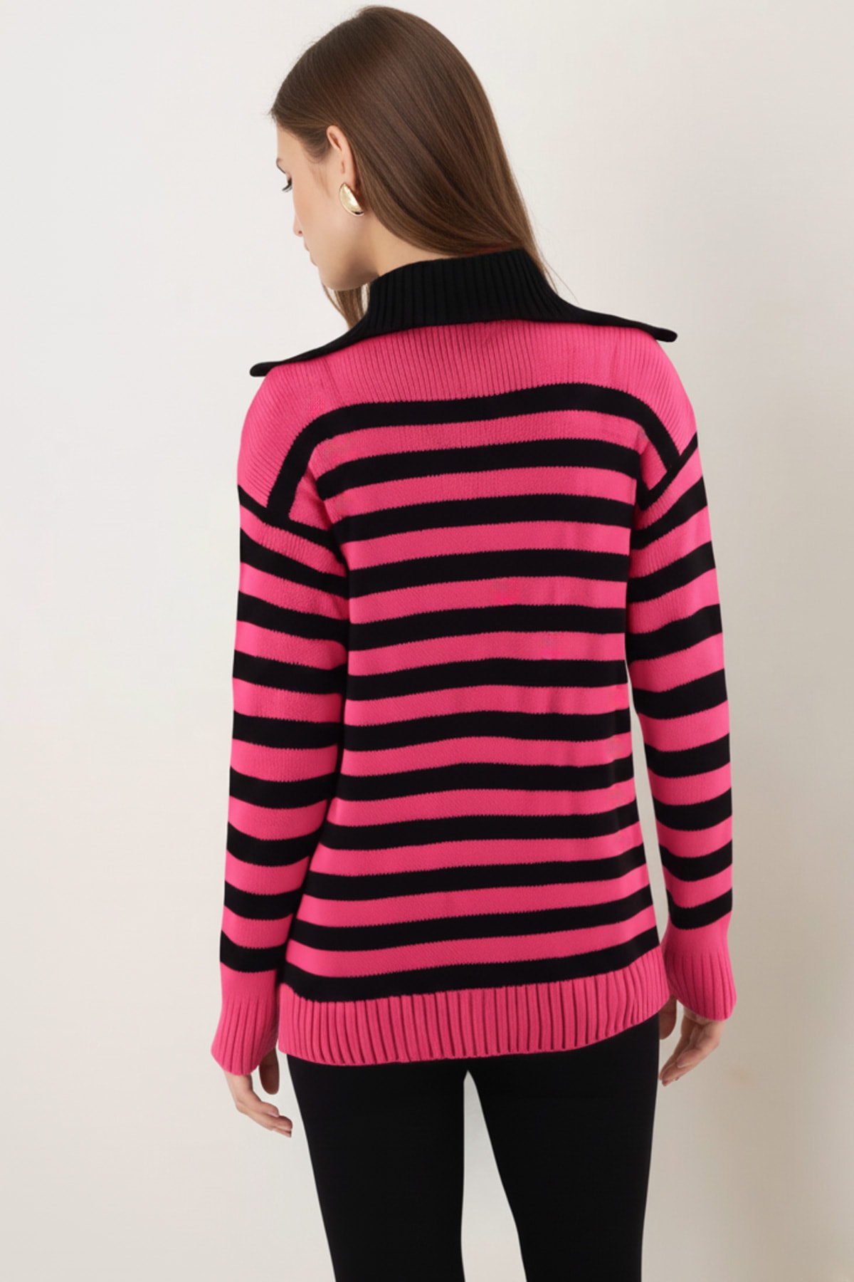 Kadın Pembe Yakası Fermuar Detaylı Pullu Triko Kazak ARM-26K136035