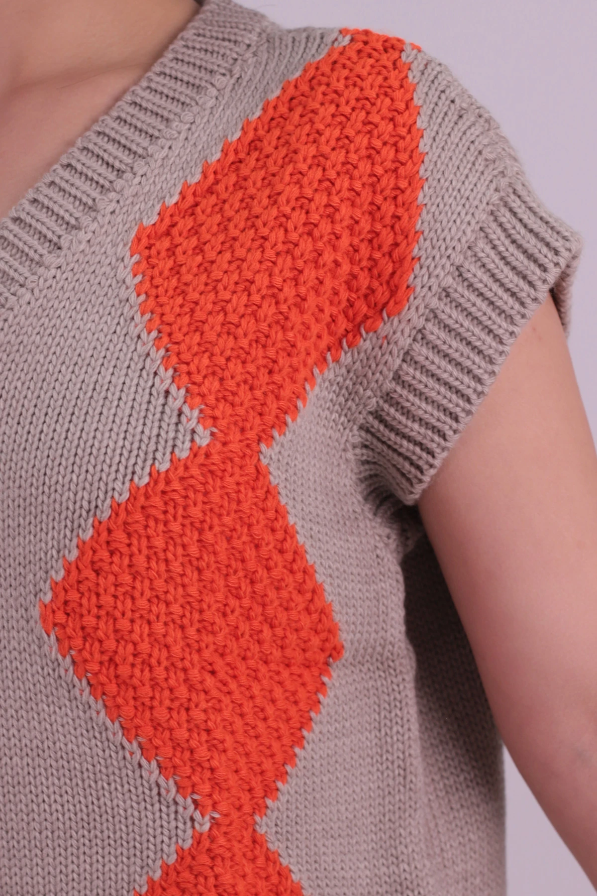 Kadın Turuncu V Yaka Baklava Desen Triko Süveter ARM-26K136024