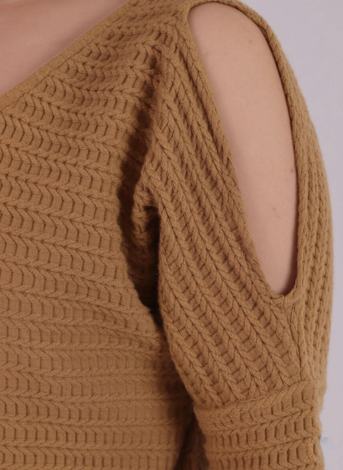 Kadın Açık Kahve Yumuşak Dokulu Omuz Dekolteli Bluz ARM-26K001024