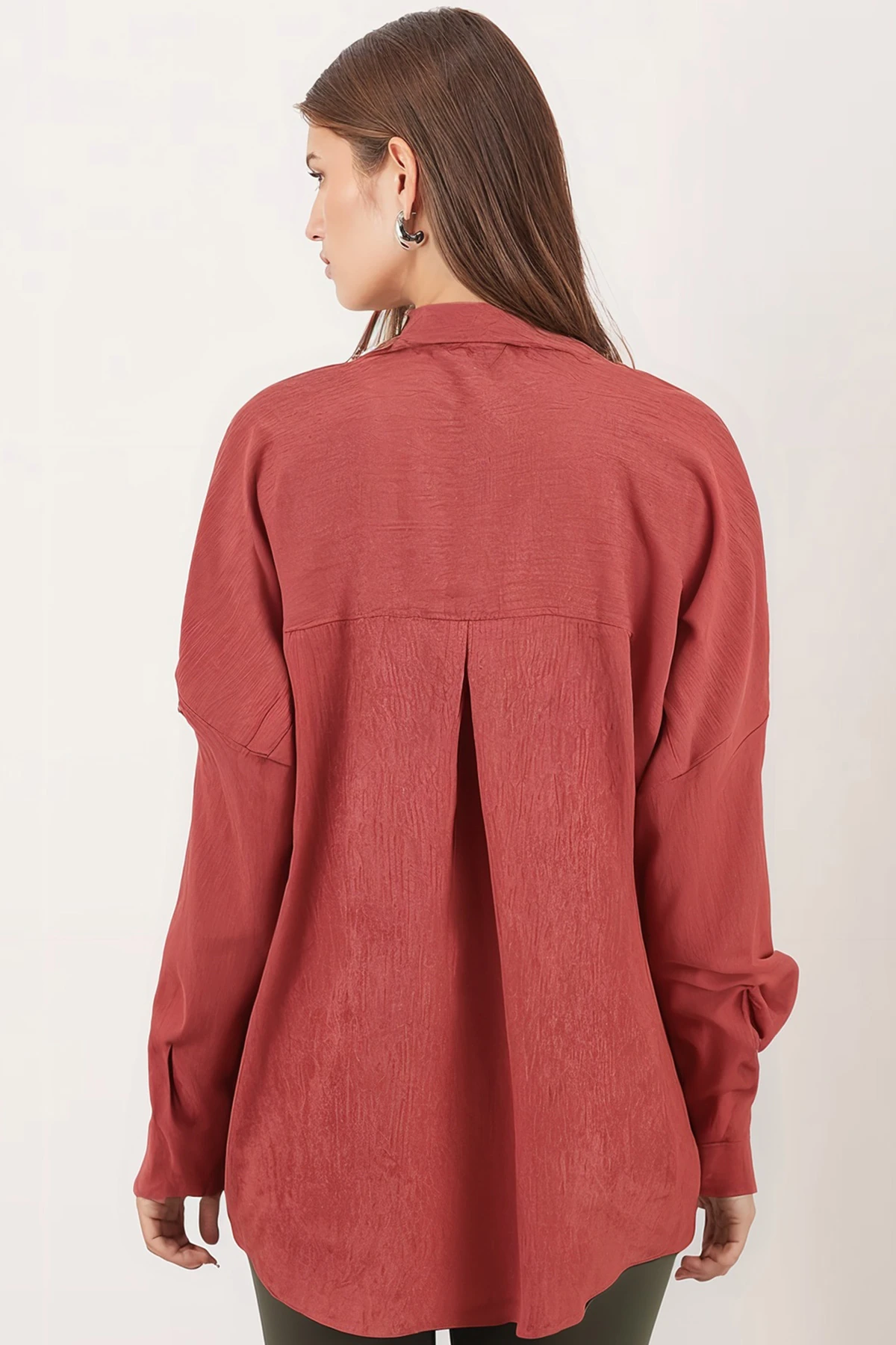 Kadın Somon Cepli Oversize İnce Fitilli Kadife Gömlek ARM-24K001076