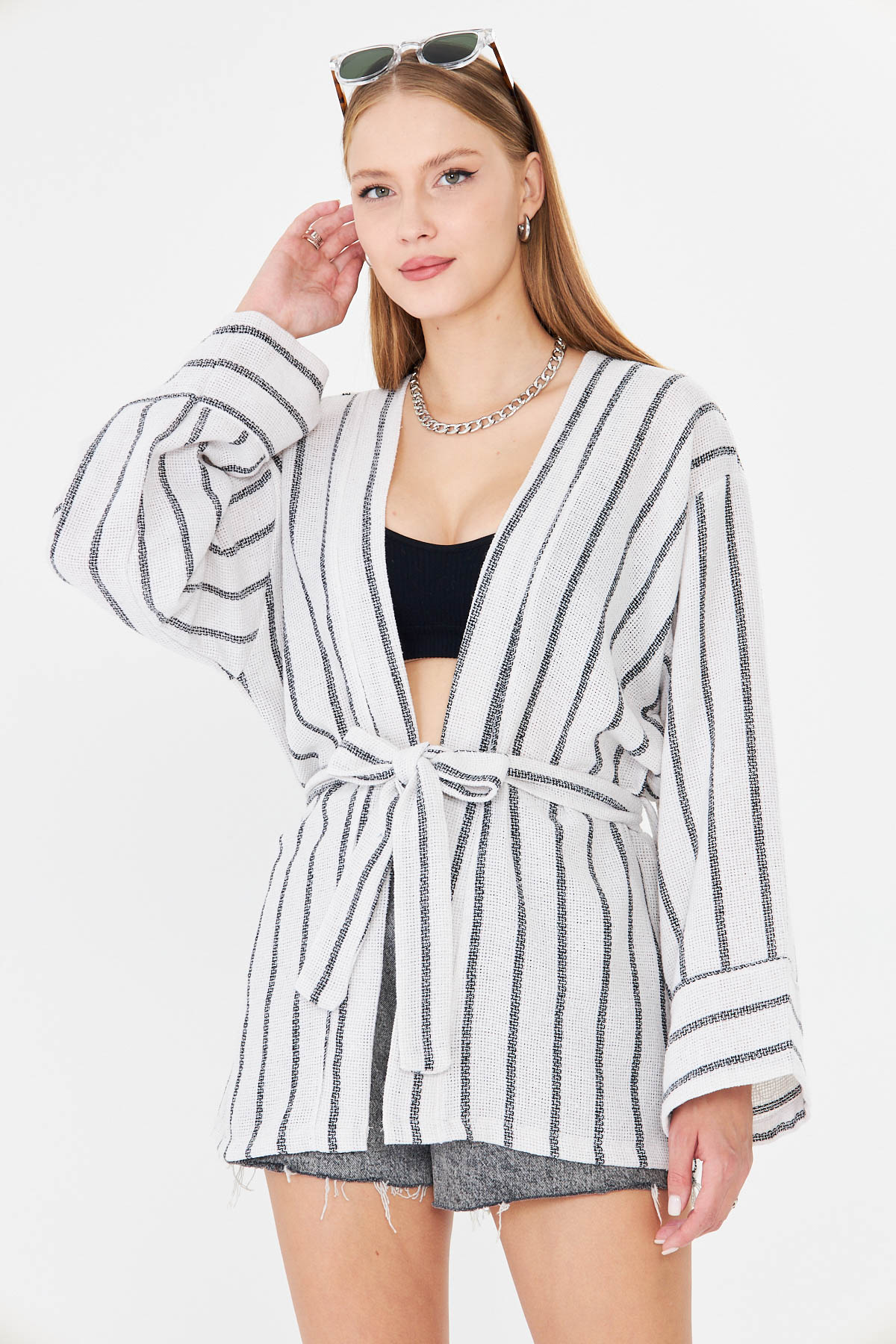 Kadın Siyah-Beyaz Kemerli Kimono ARM-25Y001073