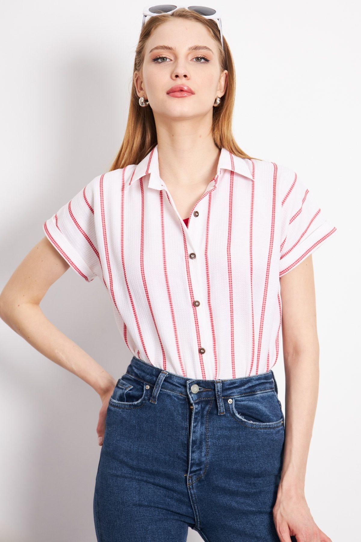 Kadın Kırmızı Çizgili Kısa Kol Gömlek ARM-24Y001067
