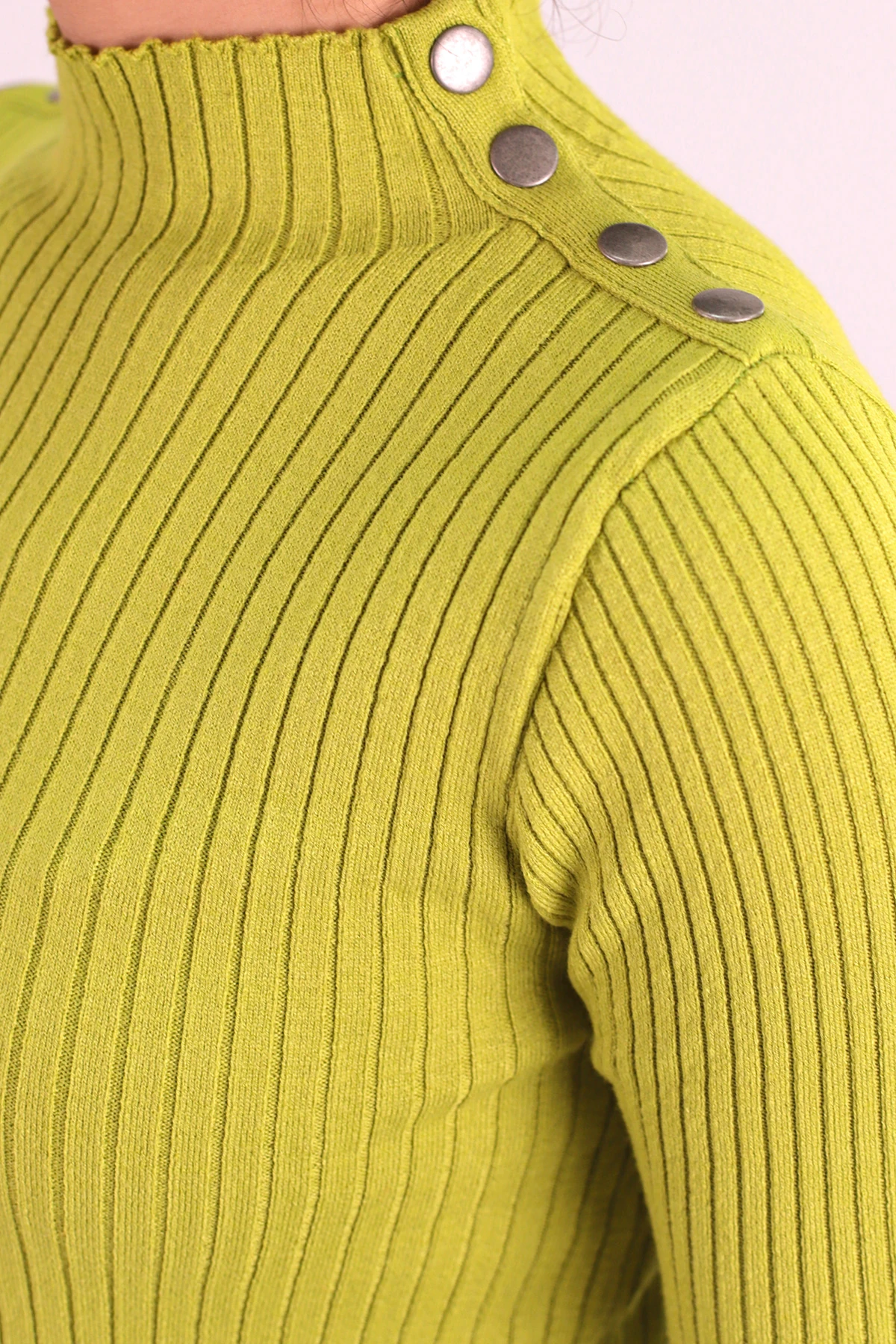 Kadın Yağ Yeşili Dik Yaka Omuzları Zımba Detaylı Triko Kazak ARM-26K136065