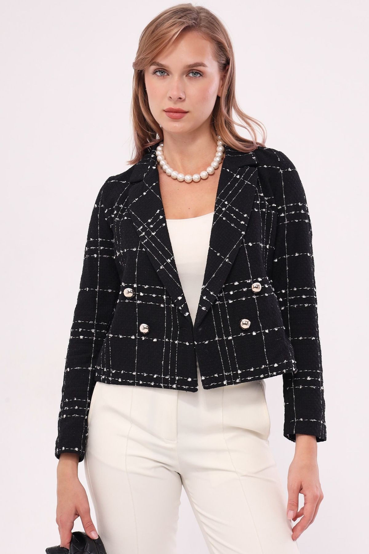 Kadın Siyah Kruvaze Yaka Tüvit Crop Ceket ARM-24K001014