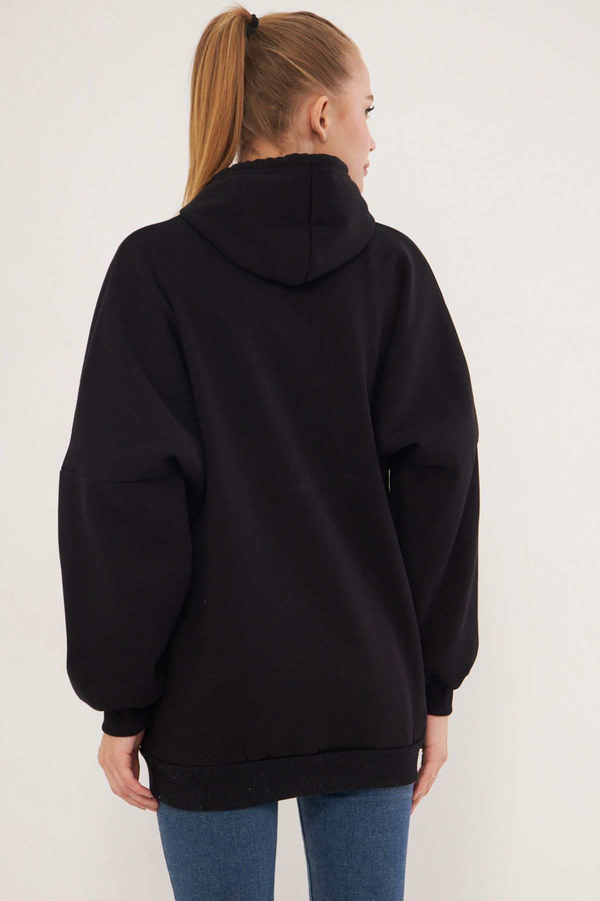 Kadın Siyah Kapüşonlu İçi Şardonlu Kanguru Cepli Oversize Sweatshirt ARM-25K001045