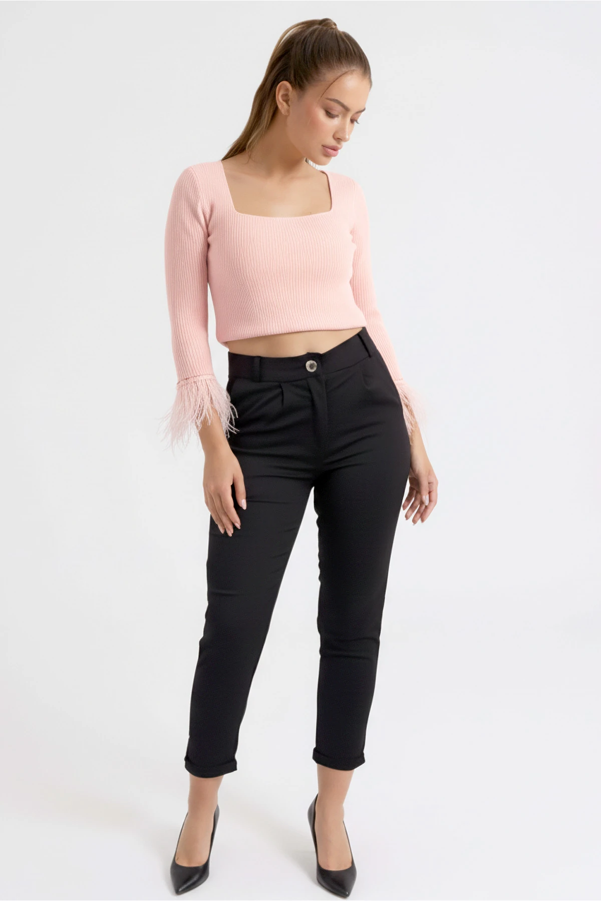 Kadın Siyah Beli Lastikli Paçası Katlamalı Pantolon ARM-26K136042