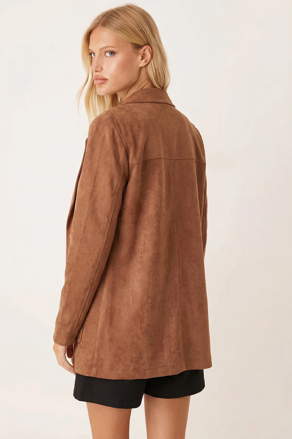 Kadın Taba Yakalı Cep Kapaklı Düğmeli Vatkalı Premium Süet Oversize Ceket ARM-25K001057