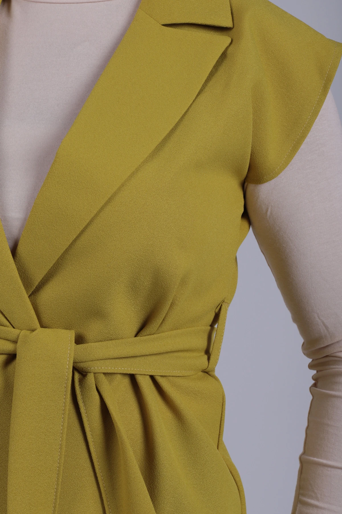 Kadın Yağ Yeşili Erkek Yaka Beli Kuşaklı Keten Görünümlü Yelek ARM-25Y001079