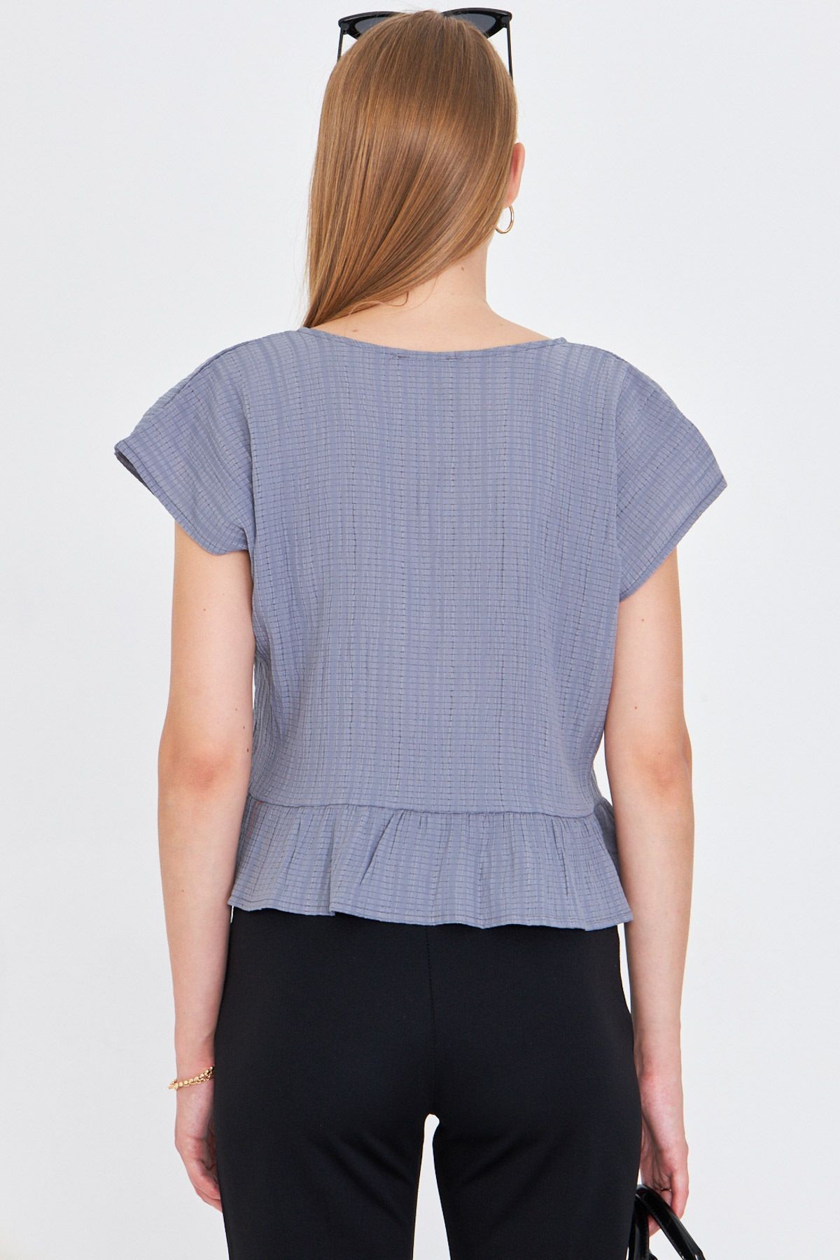 Kadın Gri Yarasa Kol Yakası Bağlamalı Eteği Fırfırlı Oversize Crop Bluz ARM-24Y001088