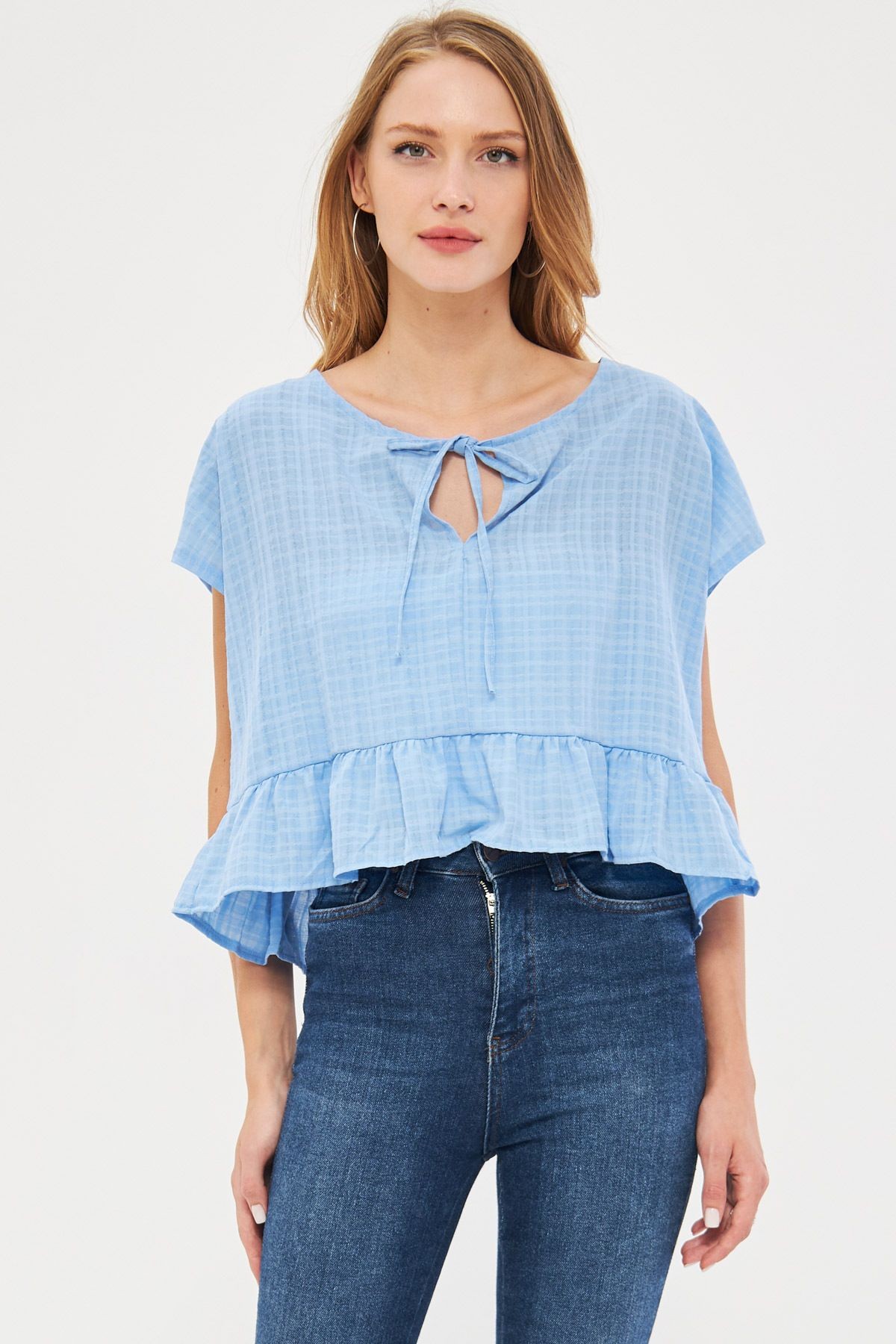 Kadın Bebe Mavi Yarasa Kol Yakası Bağlamalı Eteği Fırfırlı Oversize Crop Bluz ARM-24Y001088