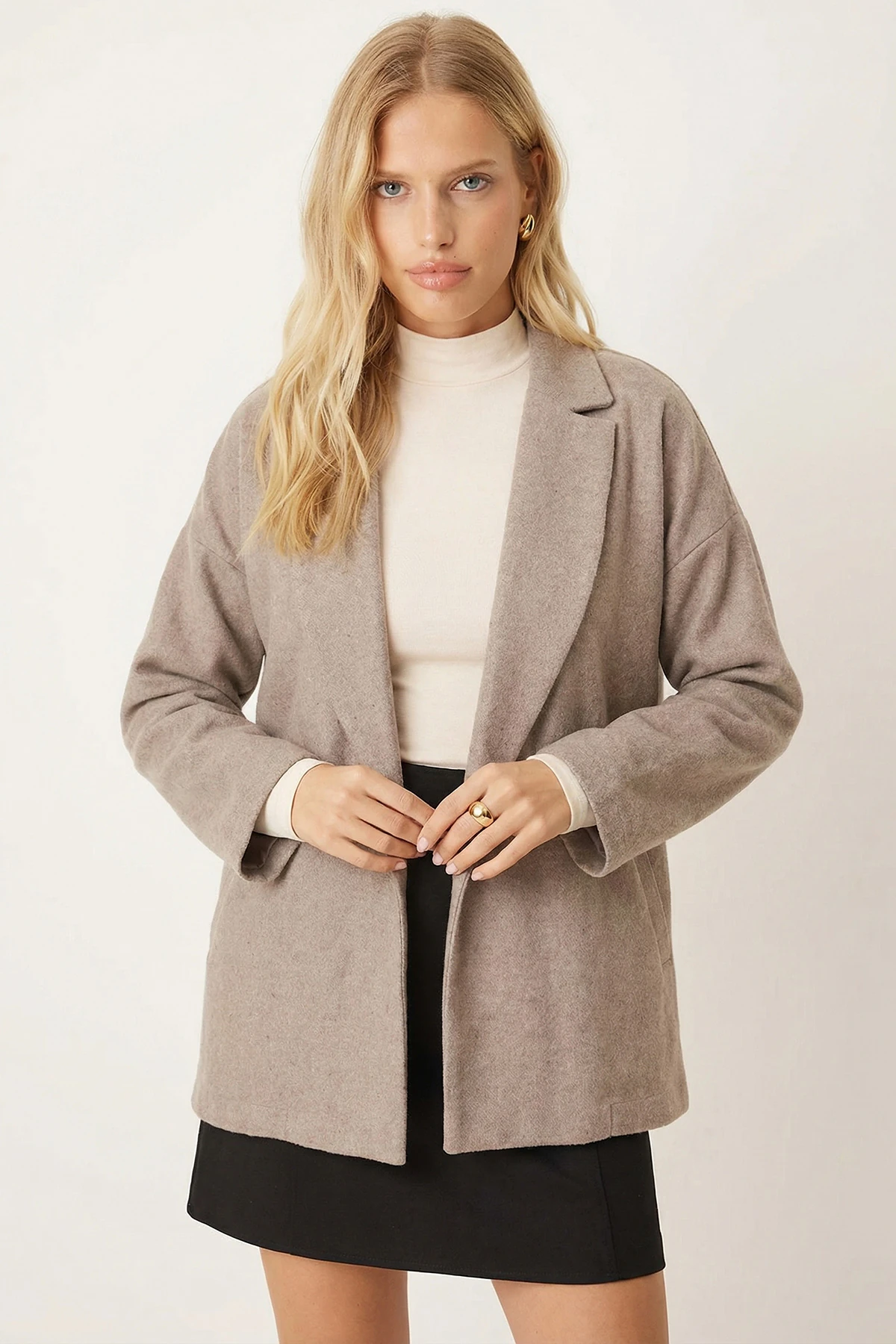 Kadın Açık Vizon Erkek Yaka Yanları Yırtmaçlı Oversize Ceket ARM-26K001009