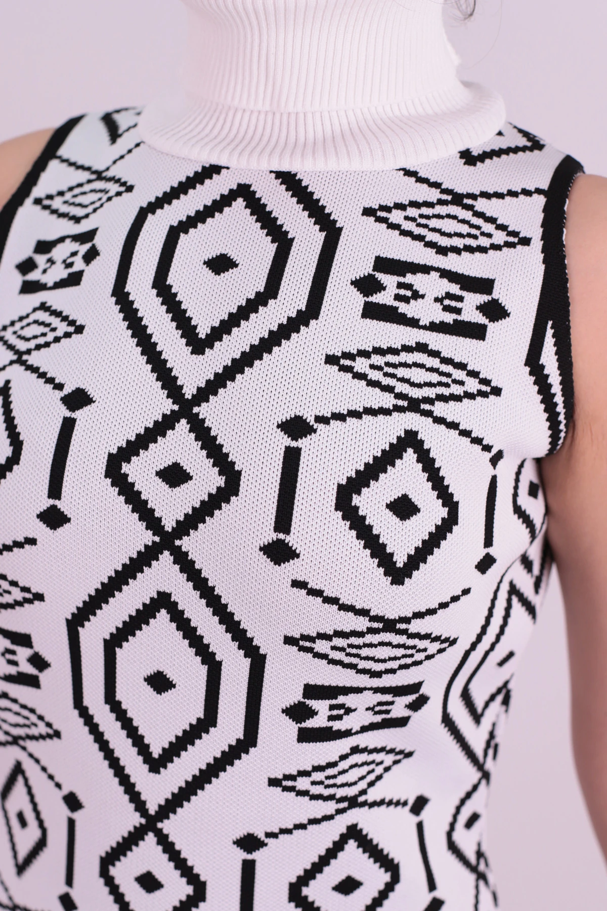 Kadın Beyaz Balıkçı Yaka Etek Ucu Püsküllü Triko Elbise ARM-26K136009