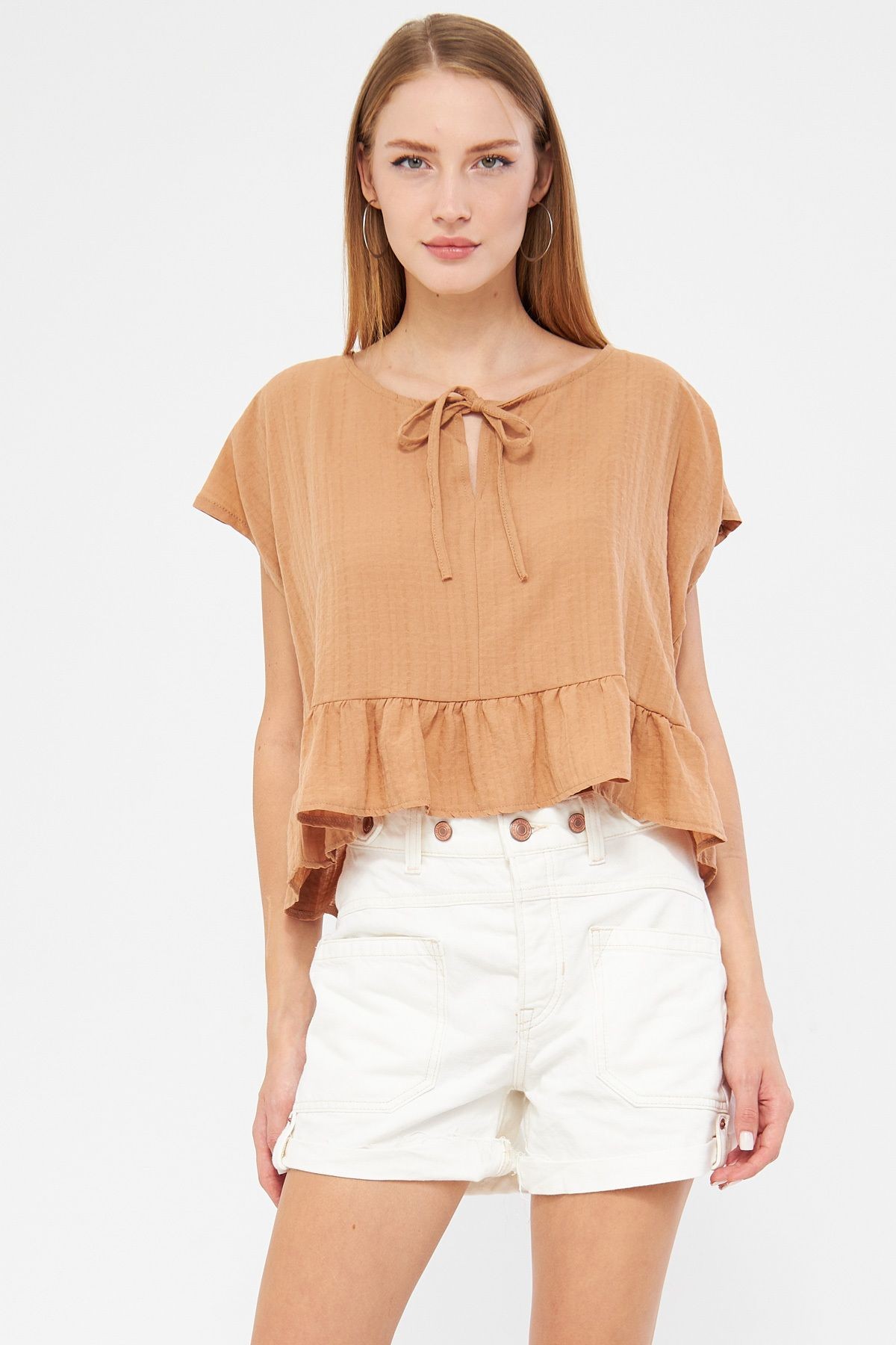 Kadın Vizon Yarasa Kol Yakası Bağlamalı Eteği Fırfırlı Oversize Crop Bluz ARM-24Y001088