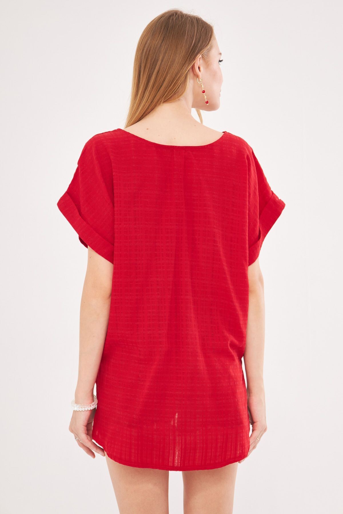 Kadın Kırmızı V Yaka Yanları Yırtmaçlı Arkası Uzun Duble Kol Detaylı Oversize Bluz ARM-24Y001074