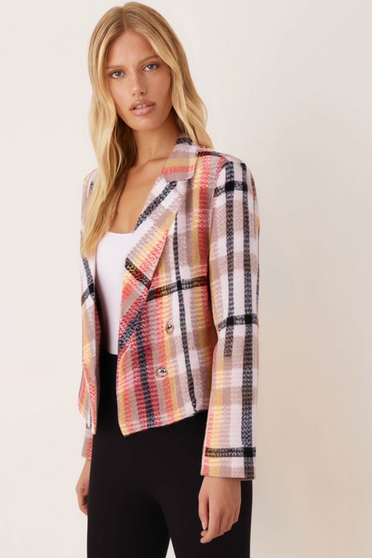 Kadın Kırmızı-Bej Kruvaze Yaka Tüvit Crop Ceket ARM-24K001014