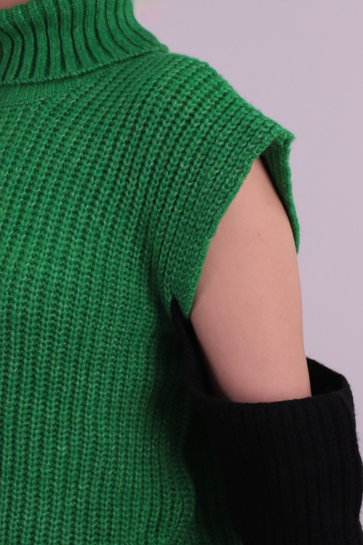 Kadın Yeşil Balıkçı Yaka Kolları Dekolteli Triko Kazak ARM-26K136015