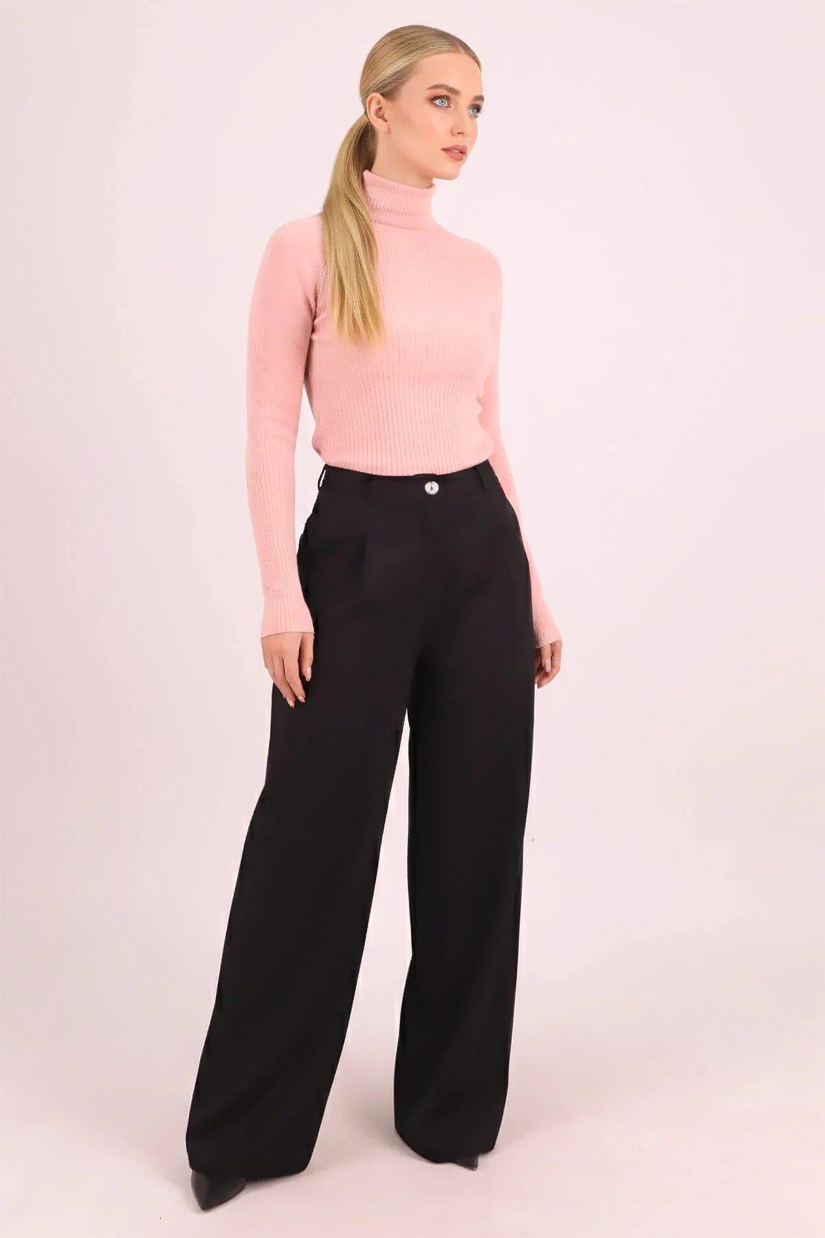 Kadın Siyah Yüksek Bel Önden Pile Detaylı Bol Paça Pantolon ARM-26K136041