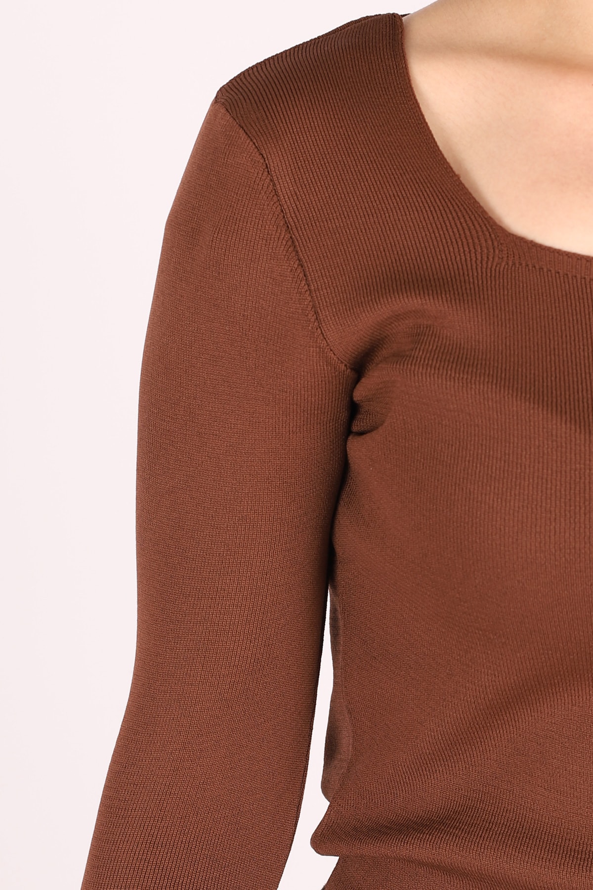 Kadın Kahve Kare Yaka Likralı Triko Bluz ARM-26K069002