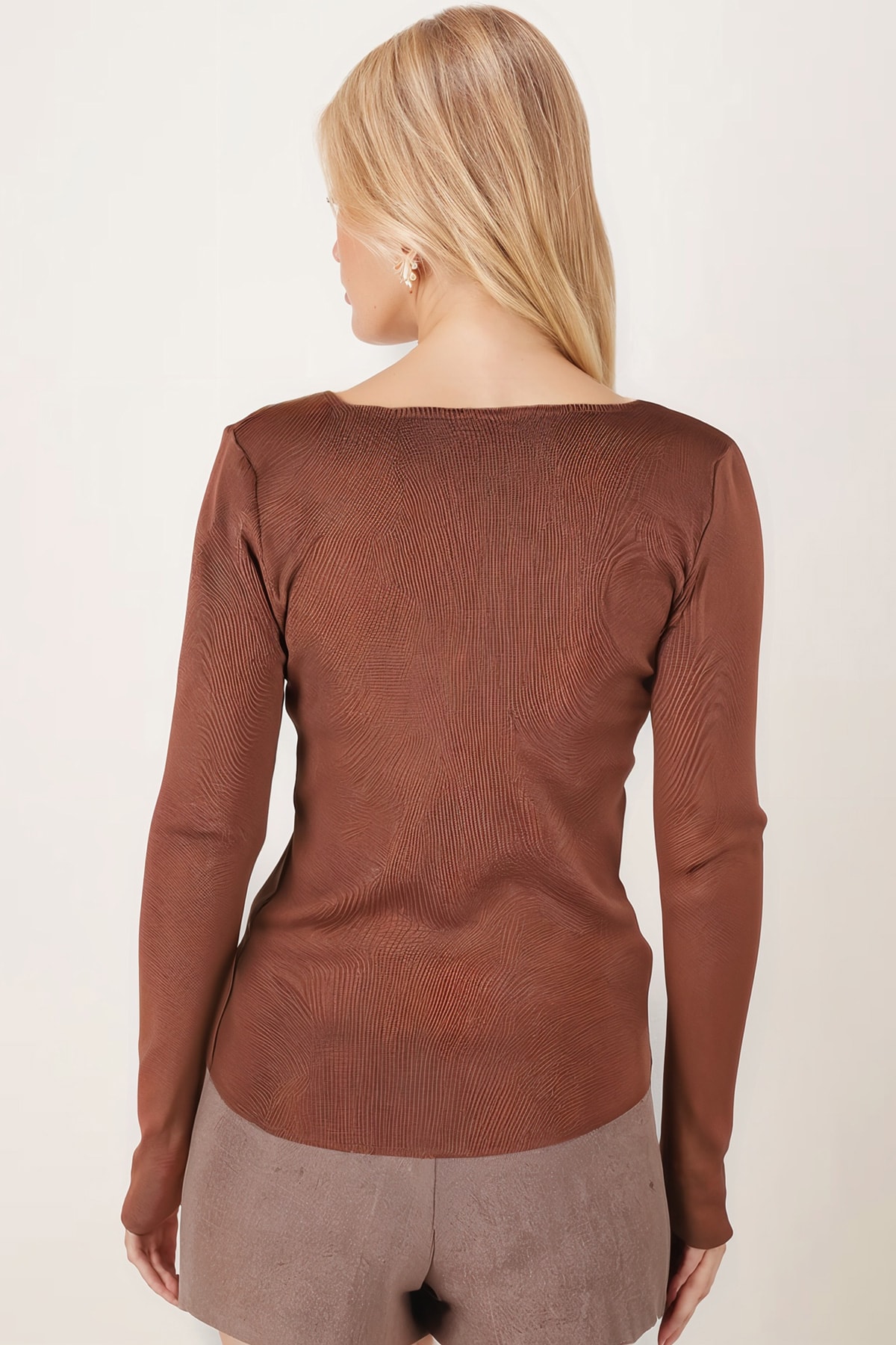 Kadın Kahve Kare Yaka Likralı Triko Bluz ARM-26K069002