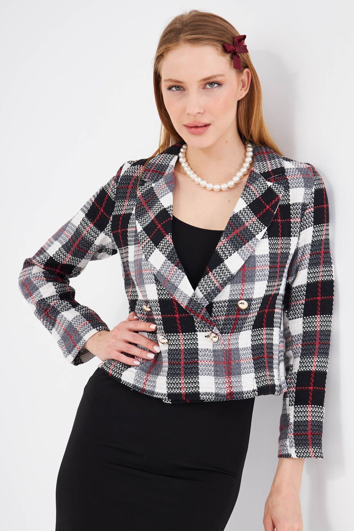 Kadın Kırmızı-Siyah Kruvaze Yaka Tüvit Crop Ceket ARM-24K001014