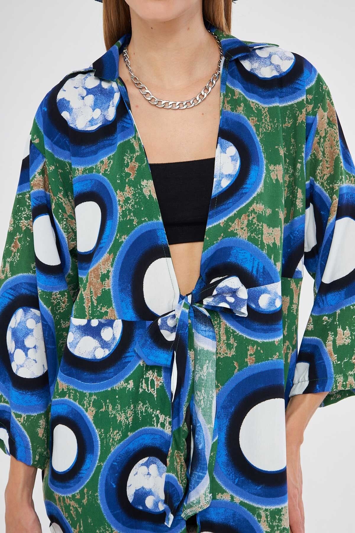 Kadın Koyu Yeşil Desenli Önden Bağlamalı Kimono Gömlek ARM-24Y001080