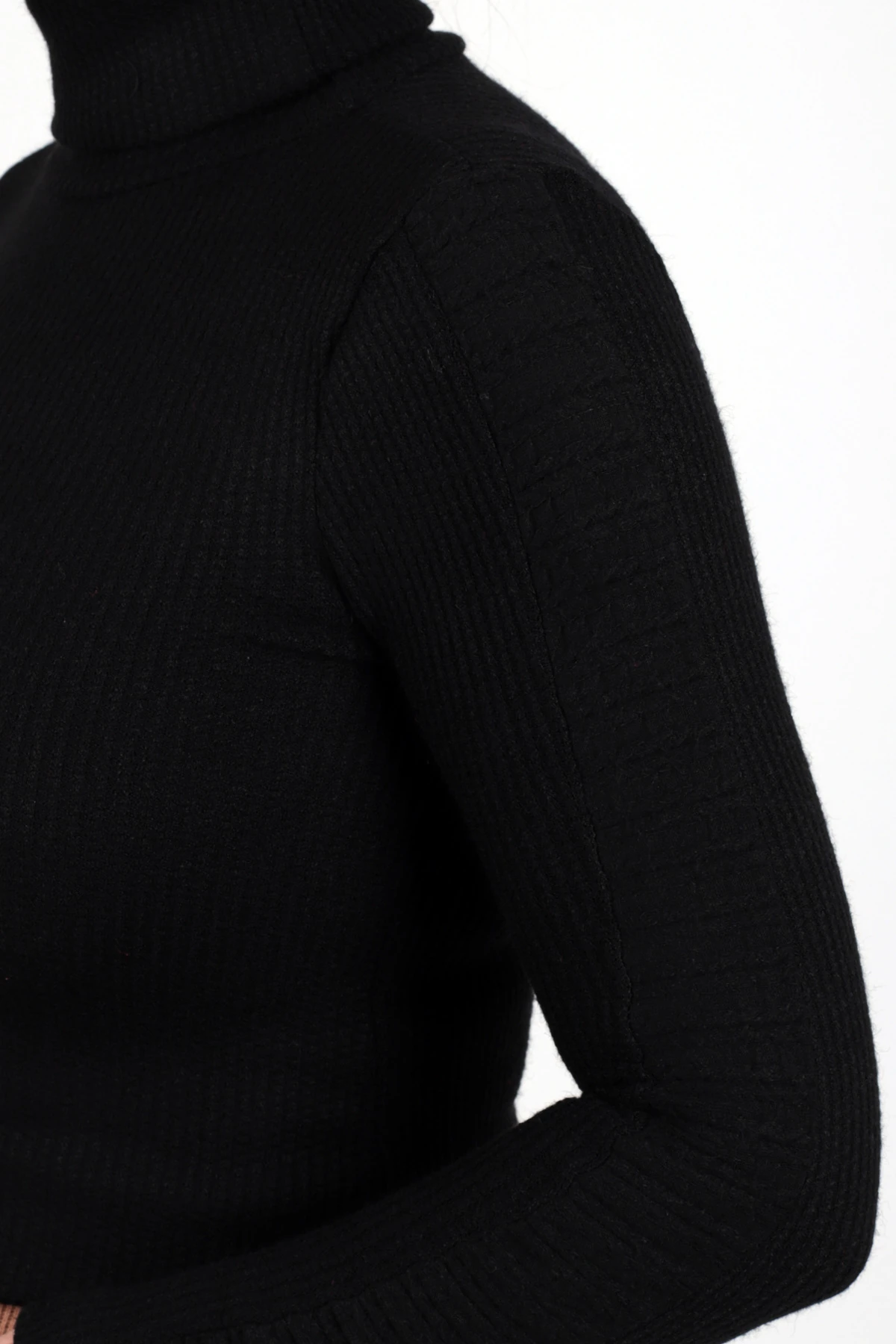 Kadın Siyah Balıkçı Yaka Kolu Şeritli Yumuşak Dokulu Bluz ARM-26K001043