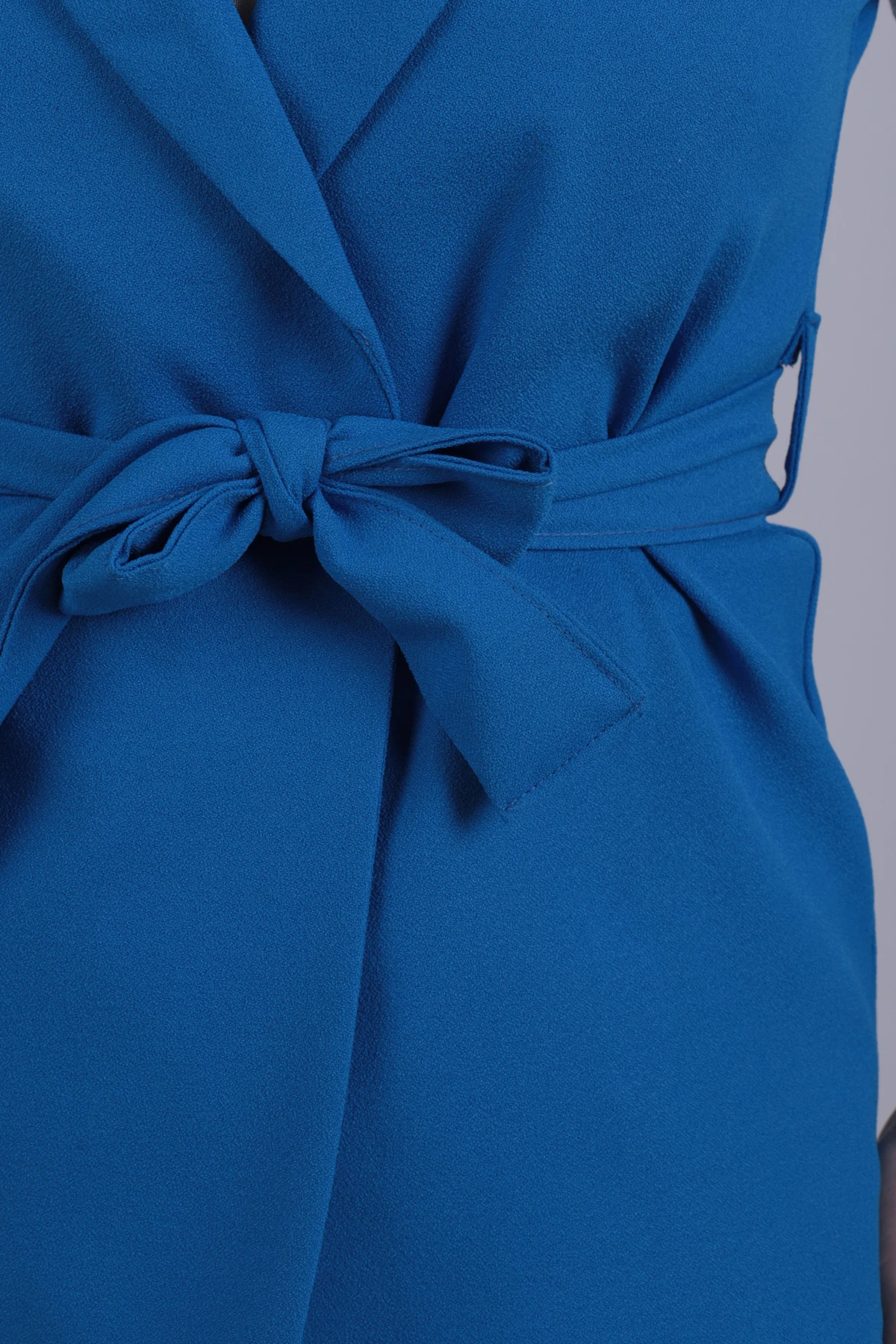 Kadın Mavi Erkek Yaka Beli Kuşaklı Keten Görünümlü Yelek ARM-25Y001079