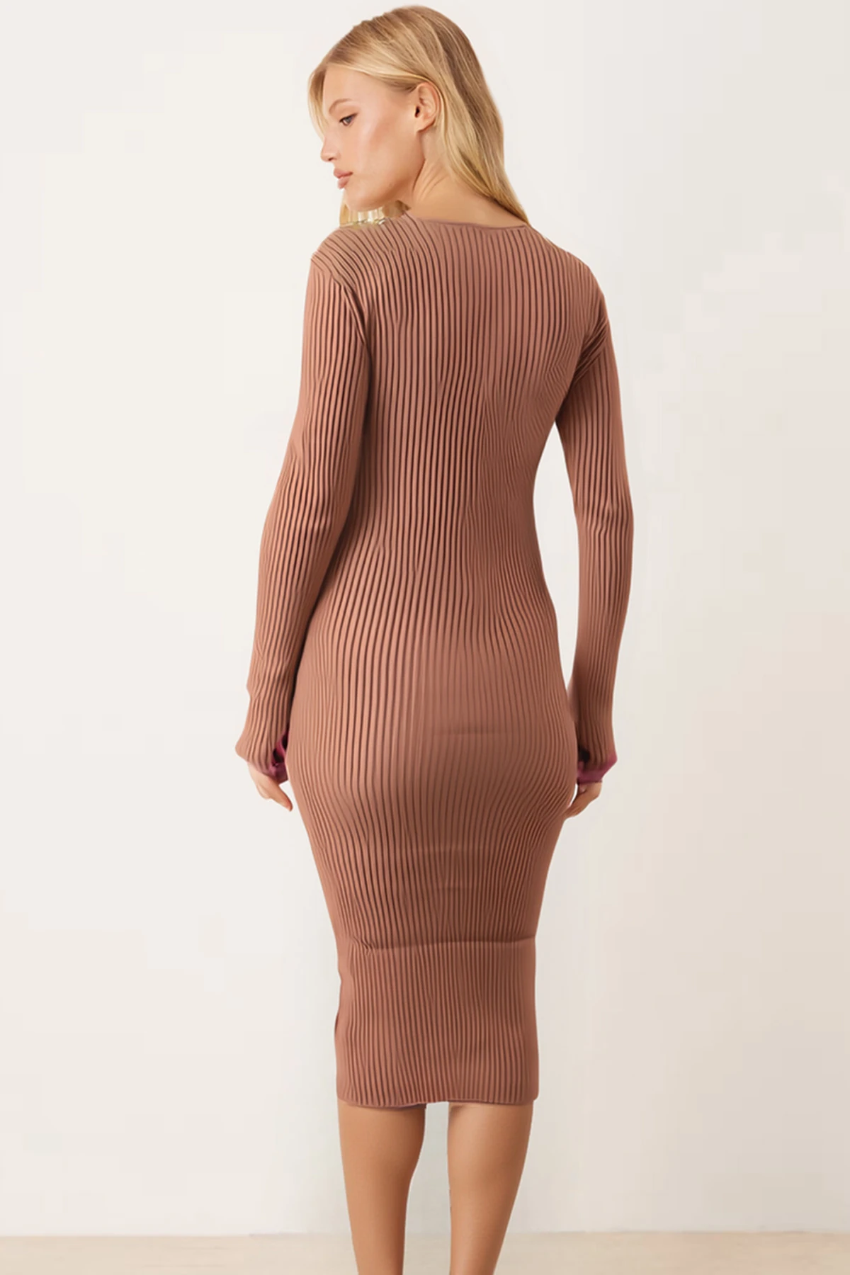 Kadın Camel V Yaka Önü Yırtmaçlı Düğme Detaylı Triko Elbise ARM-26K136074