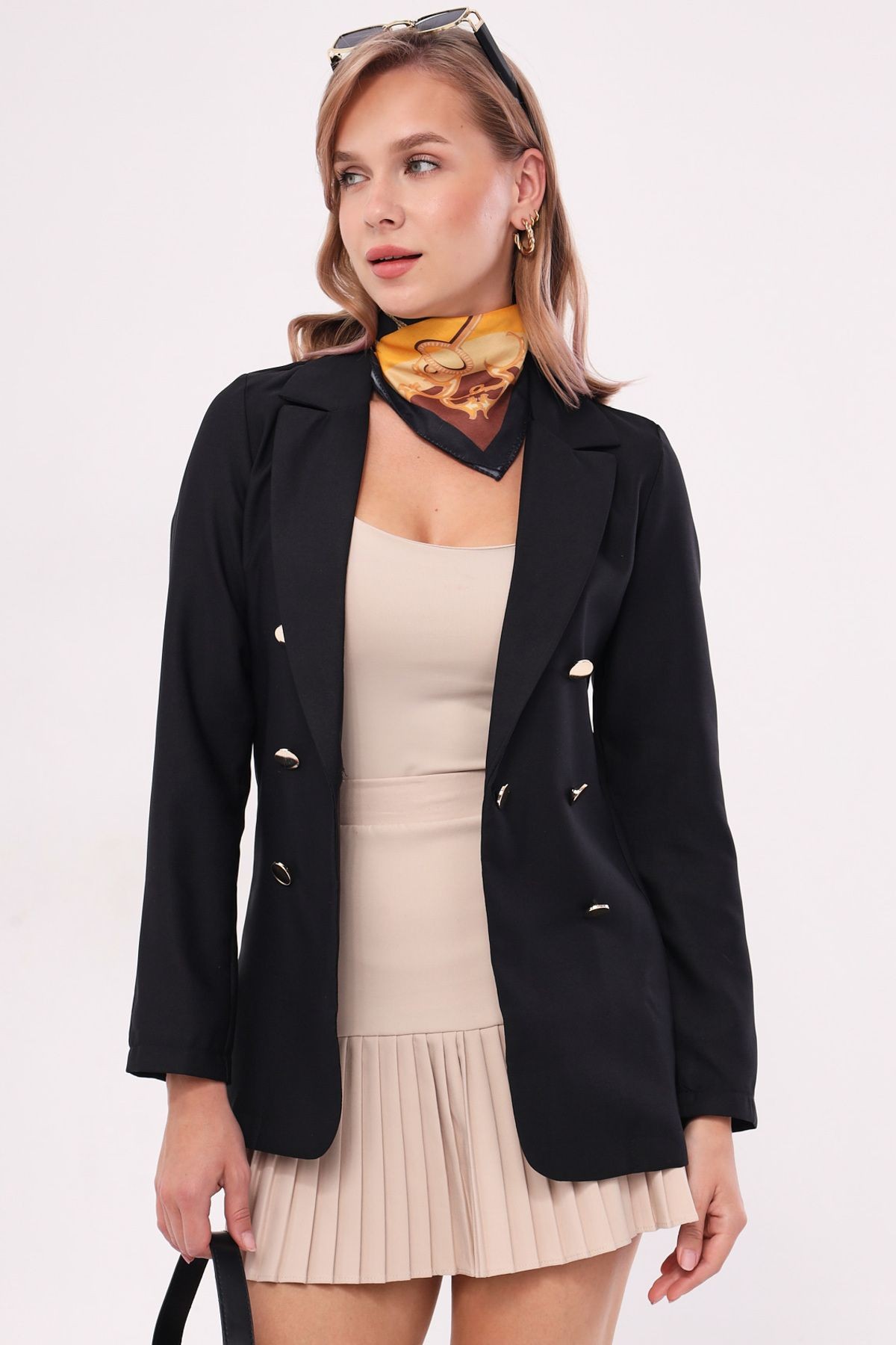 Kadın Siyah Düğmeli Ceket ARM-20K001151