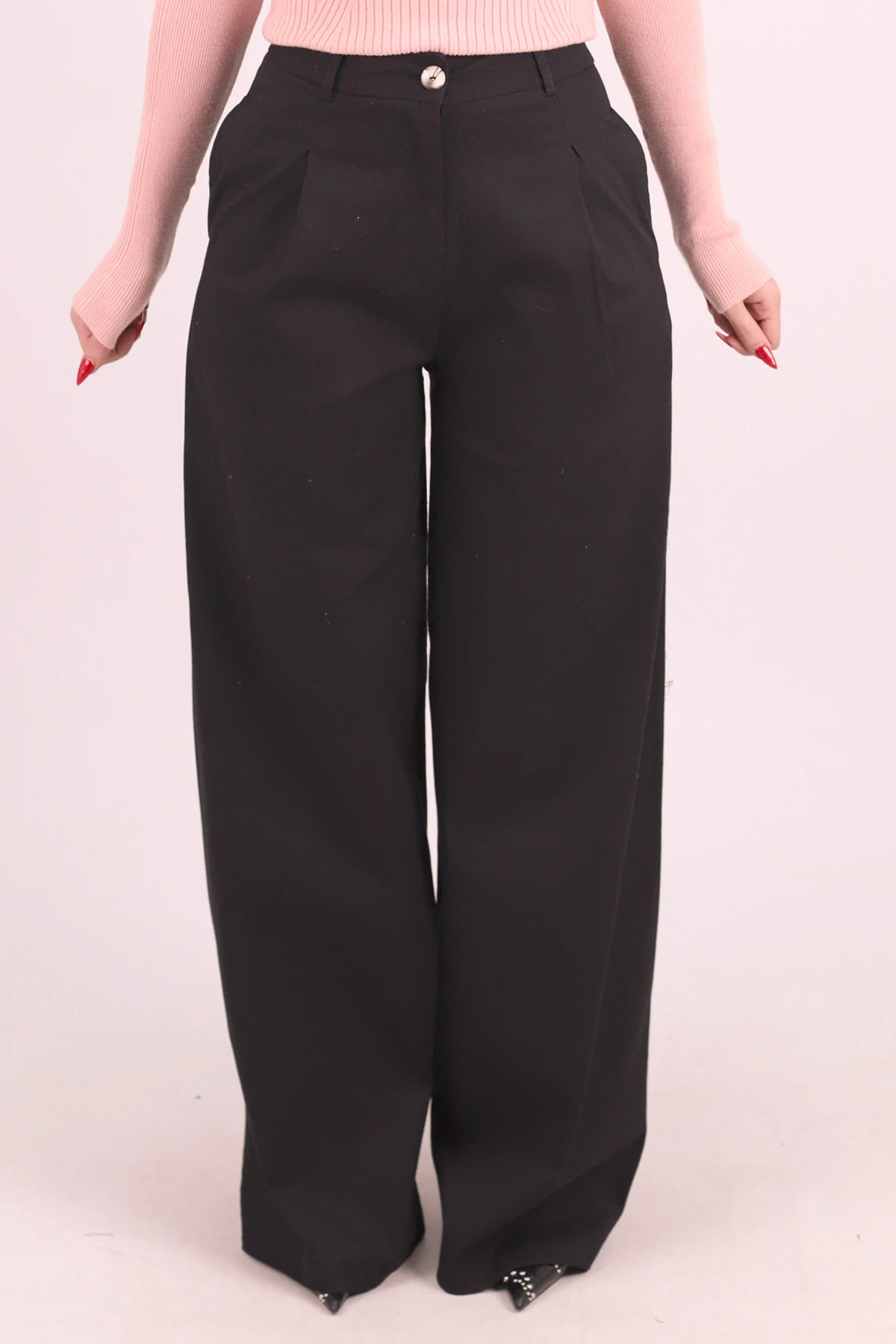 Kadın Siyah Yüksek Bel Önden Pile Detaylı Bol Paça Pantolon ARM-26K136041