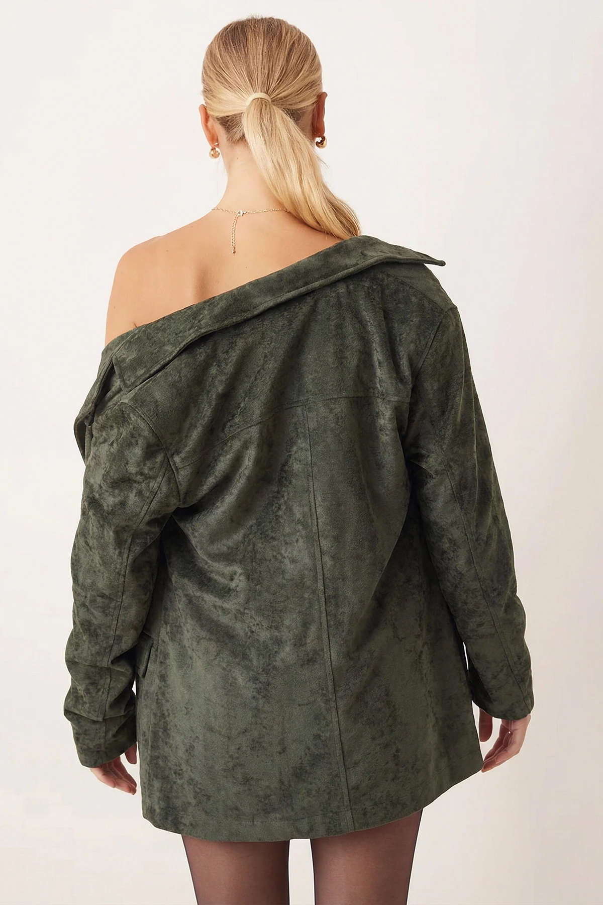 Kadın Yeşil Yakalı Cep Kapaklı Düğmeli Vatkalı Premium Süet Oversize Ceket ARM-25K001057
