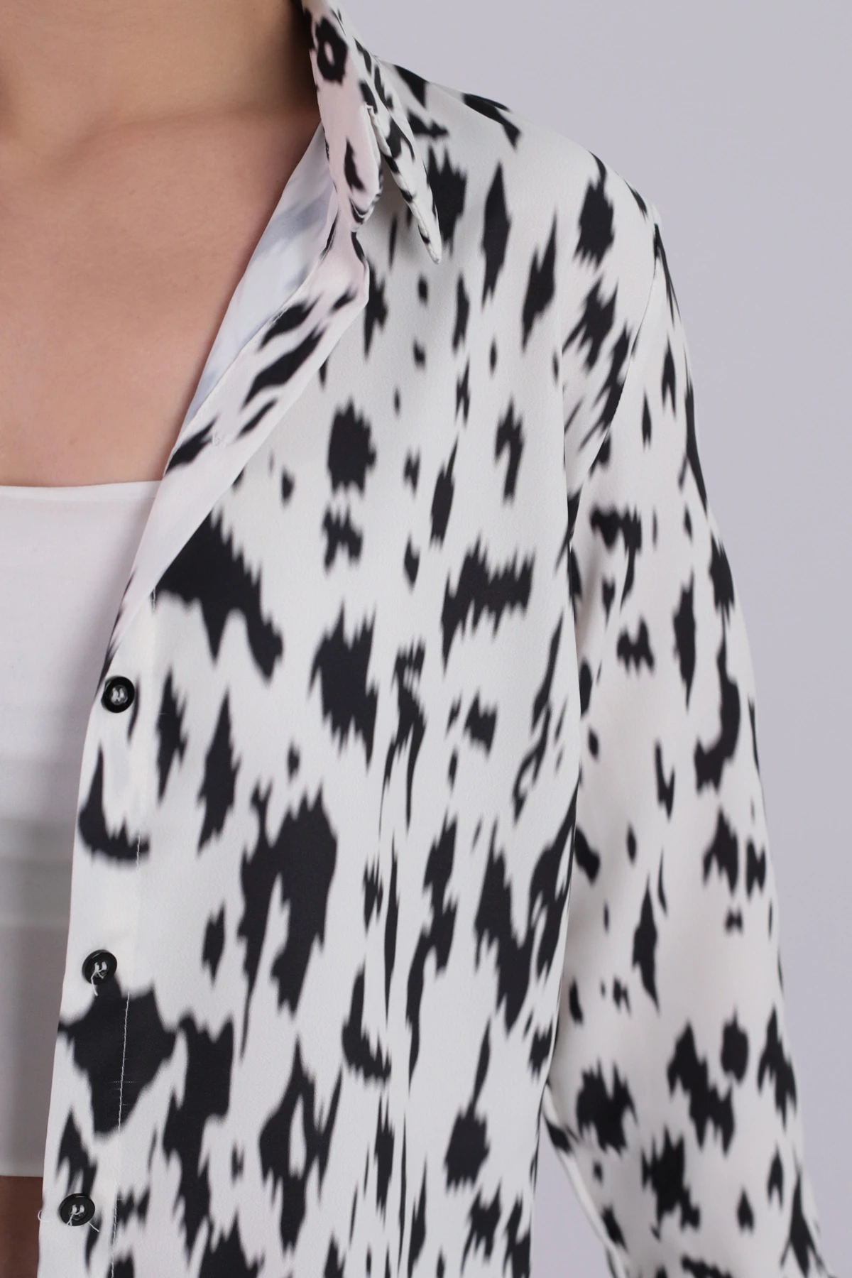 Kadın Bej-Siyah Desenli Uzun Kol Gömlek ARM-24K001017