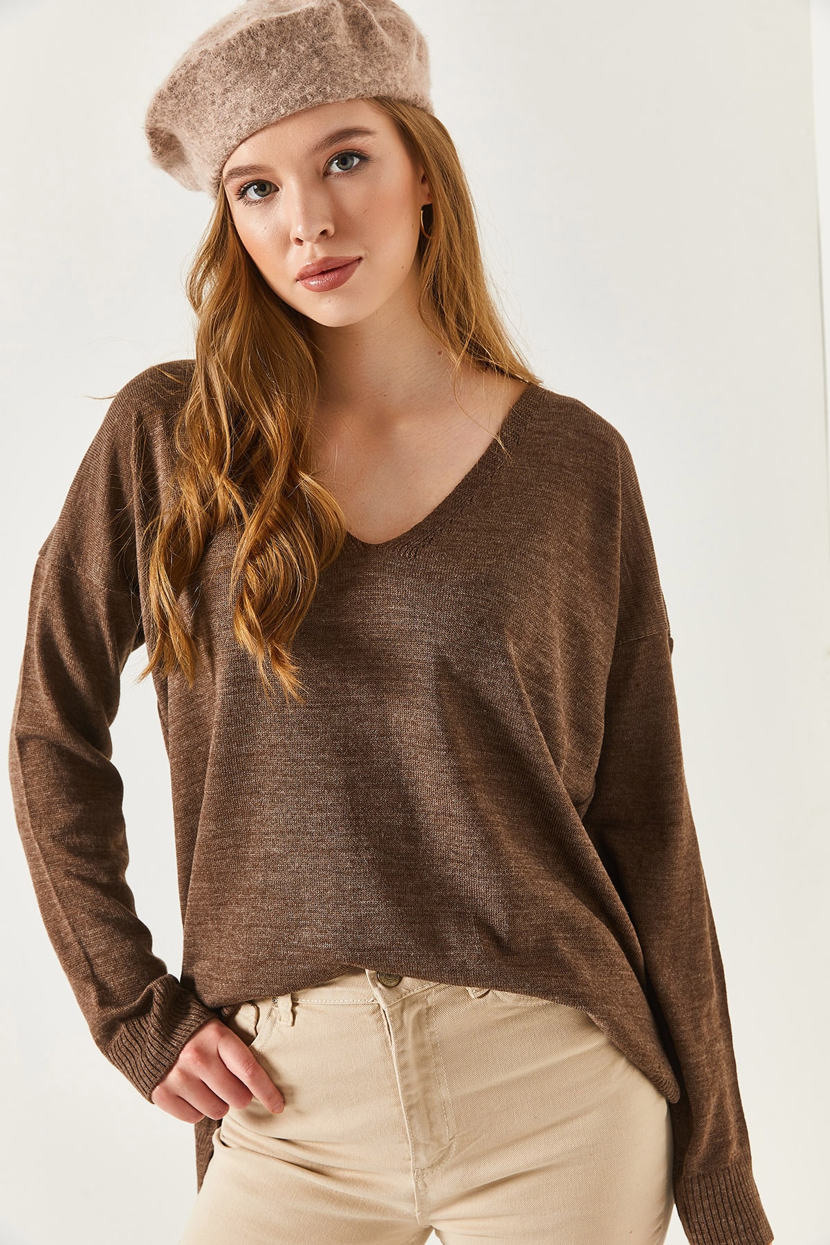 Kadın Açık Kahve V Yaka Ön Kısa Arkası Uzun Triko Kazak ARM-22Y012013