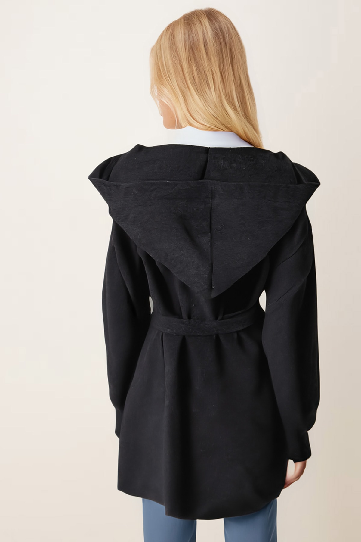 Kadın Siyah Beli Kuşaklı Cepli Kapüşonlu Oversize Kaşe Kaban ARM-26K001025