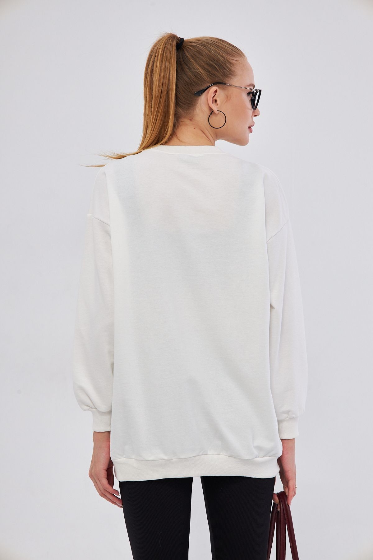 Kadın Beyaz Sacramento Baskılı Oversize Sweatshirt ARM-25K001020